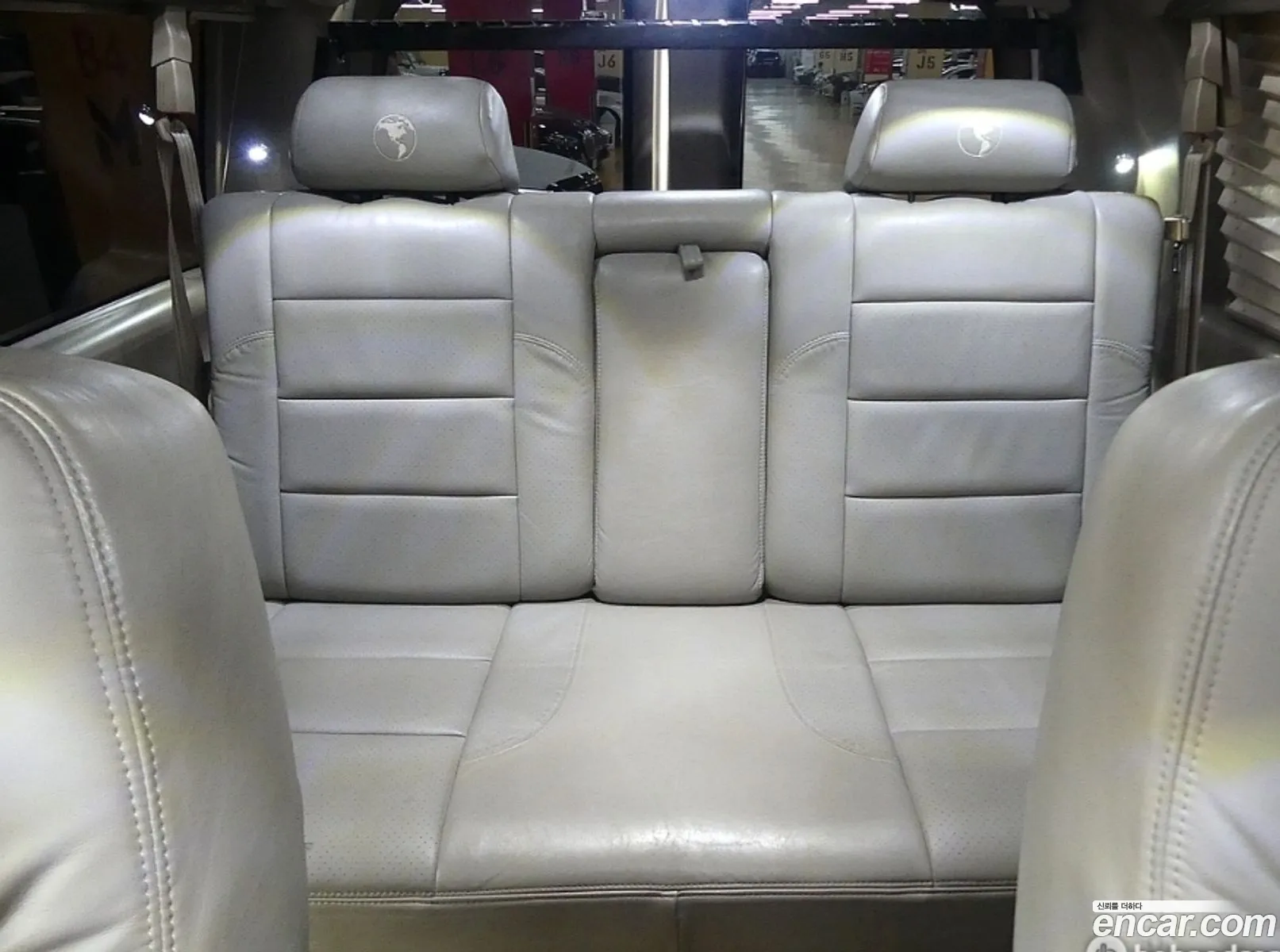 Chevrolet Express Van 2021 — 19