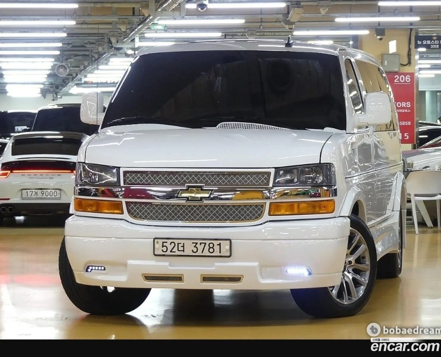 Chevrolet Express Van 2021 — 17