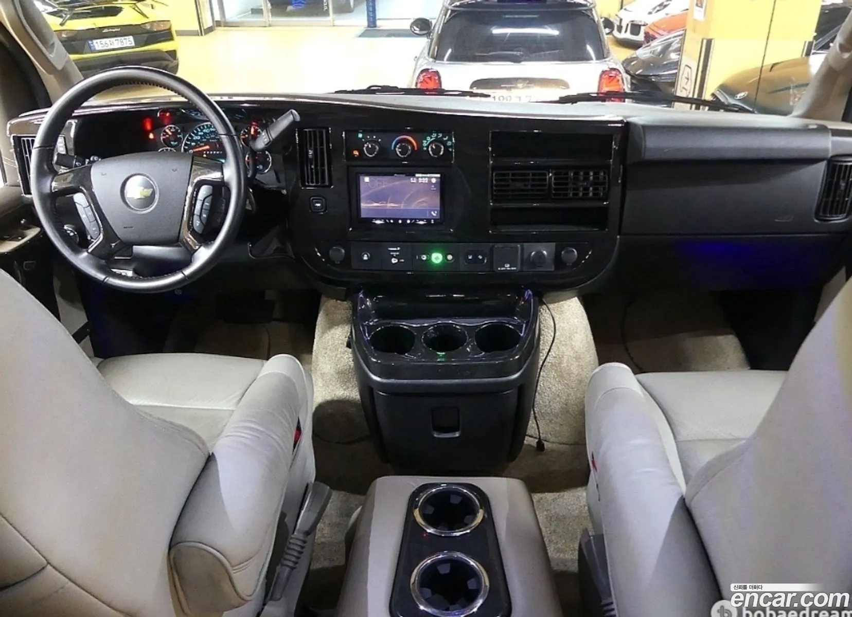 Chevrolet Express Van 2021 — 3