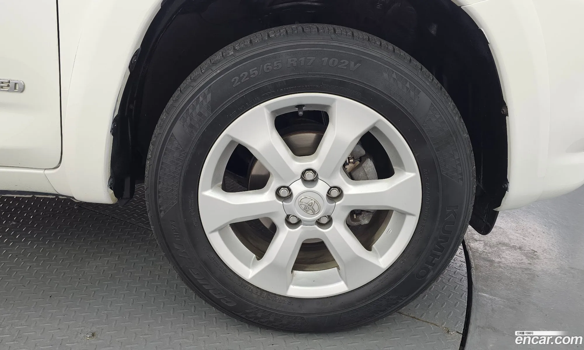 Toyota RAV4 2012 JTMDF4DV7C5057431 — 19