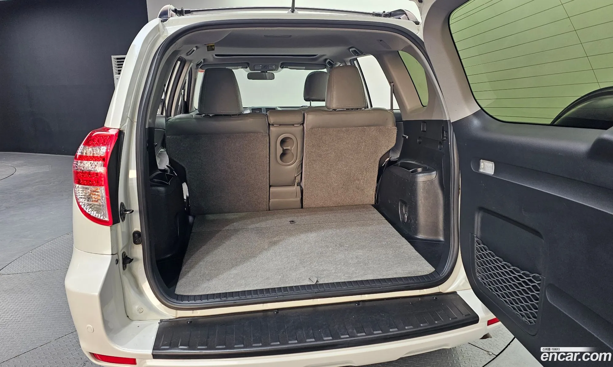Toyota RAV4 2012 JTMDF4DV7C5057431 — 6