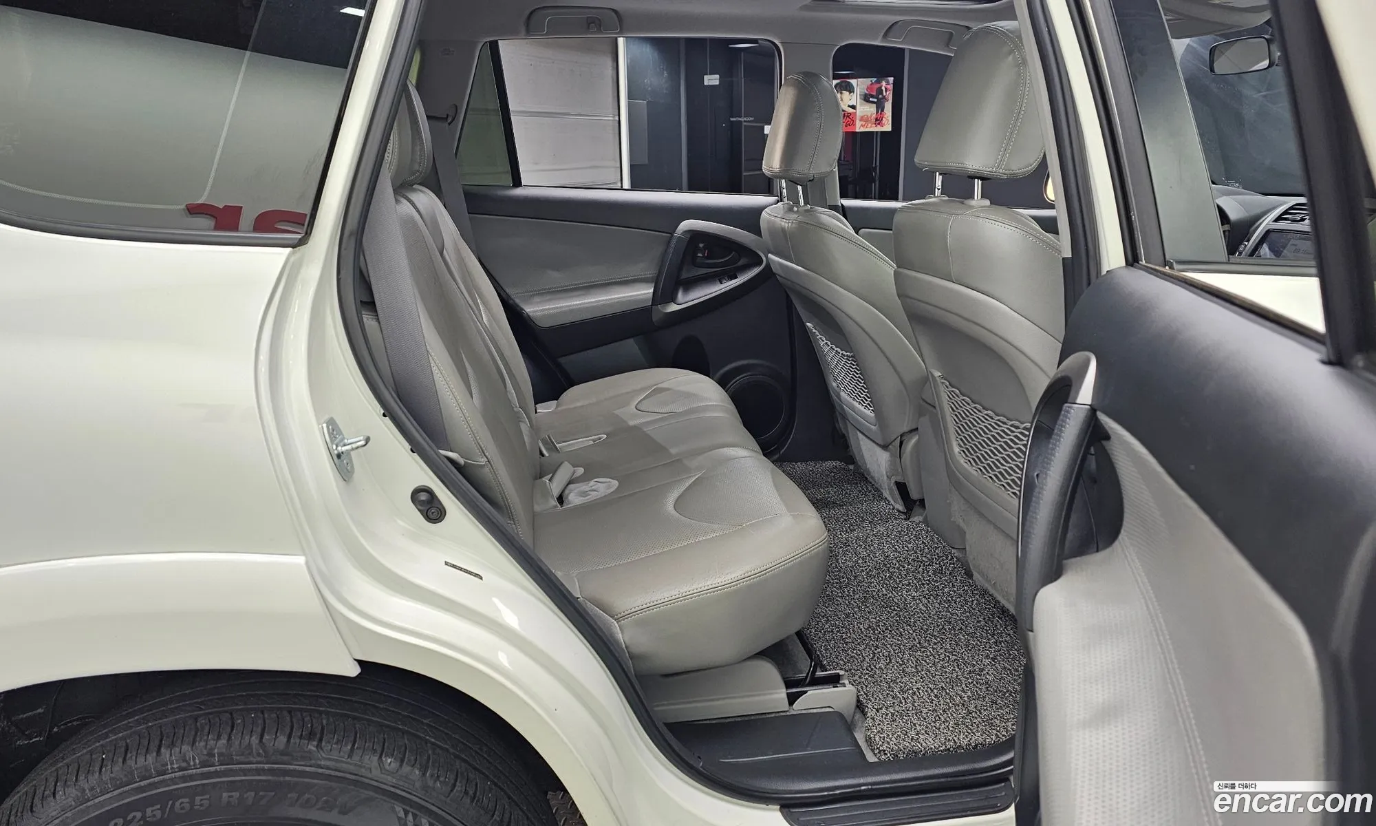 Toyota RAV4 2012 JTMDF4DV7C5057431 — 11