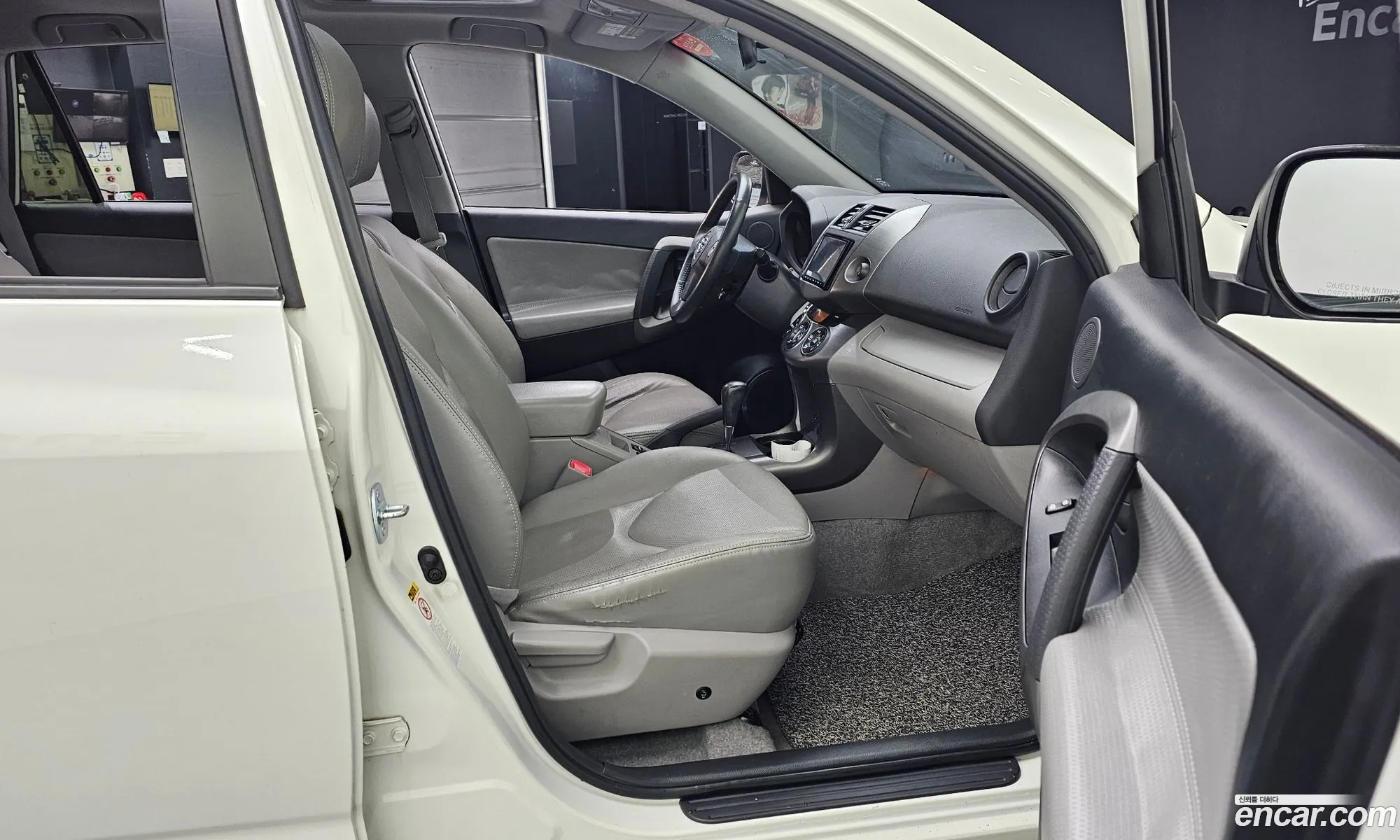 Toyota RAV4 2012 JTMDF4DV7C5057431 — 3