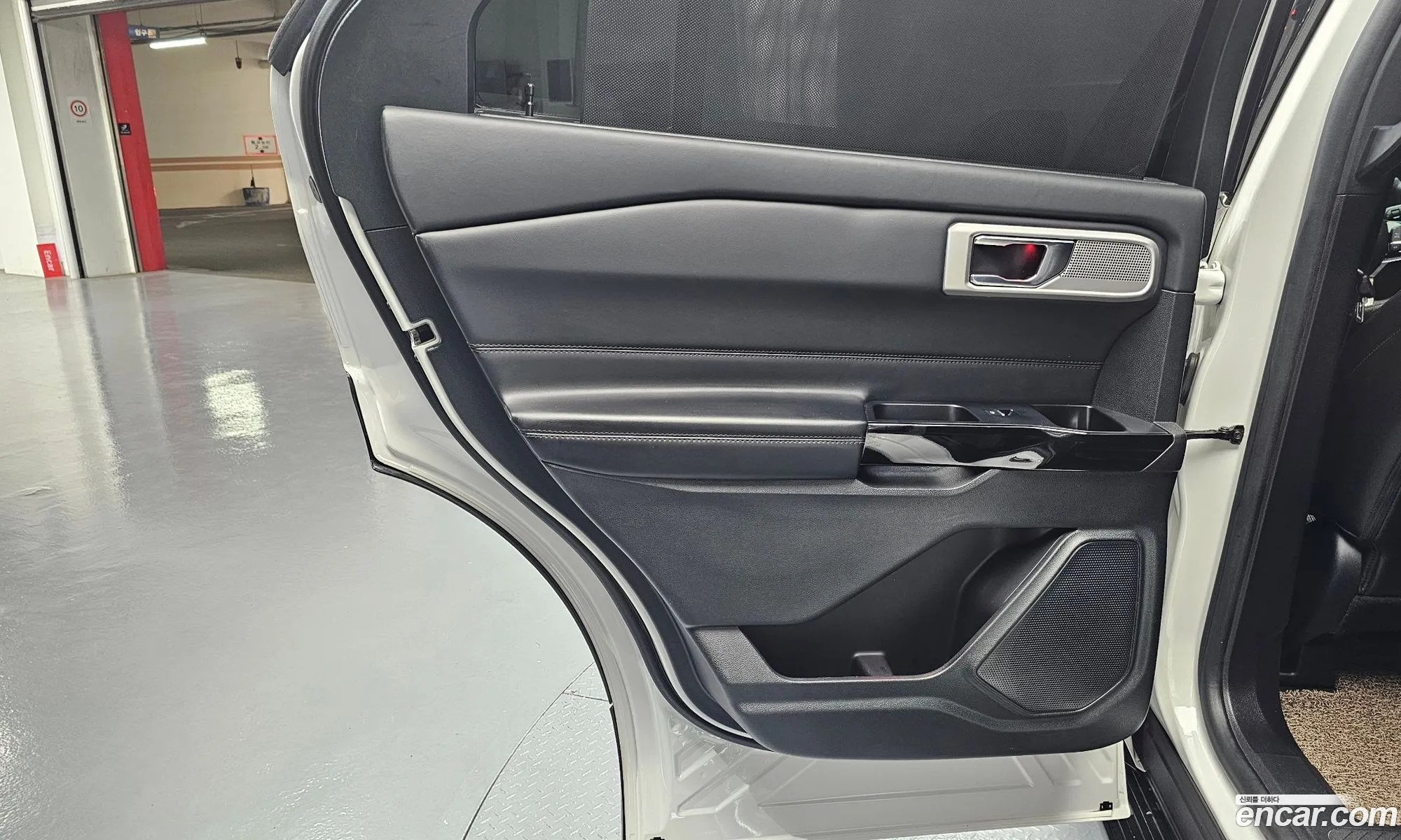 Ford Explorer 6th Gen 2022 — 25