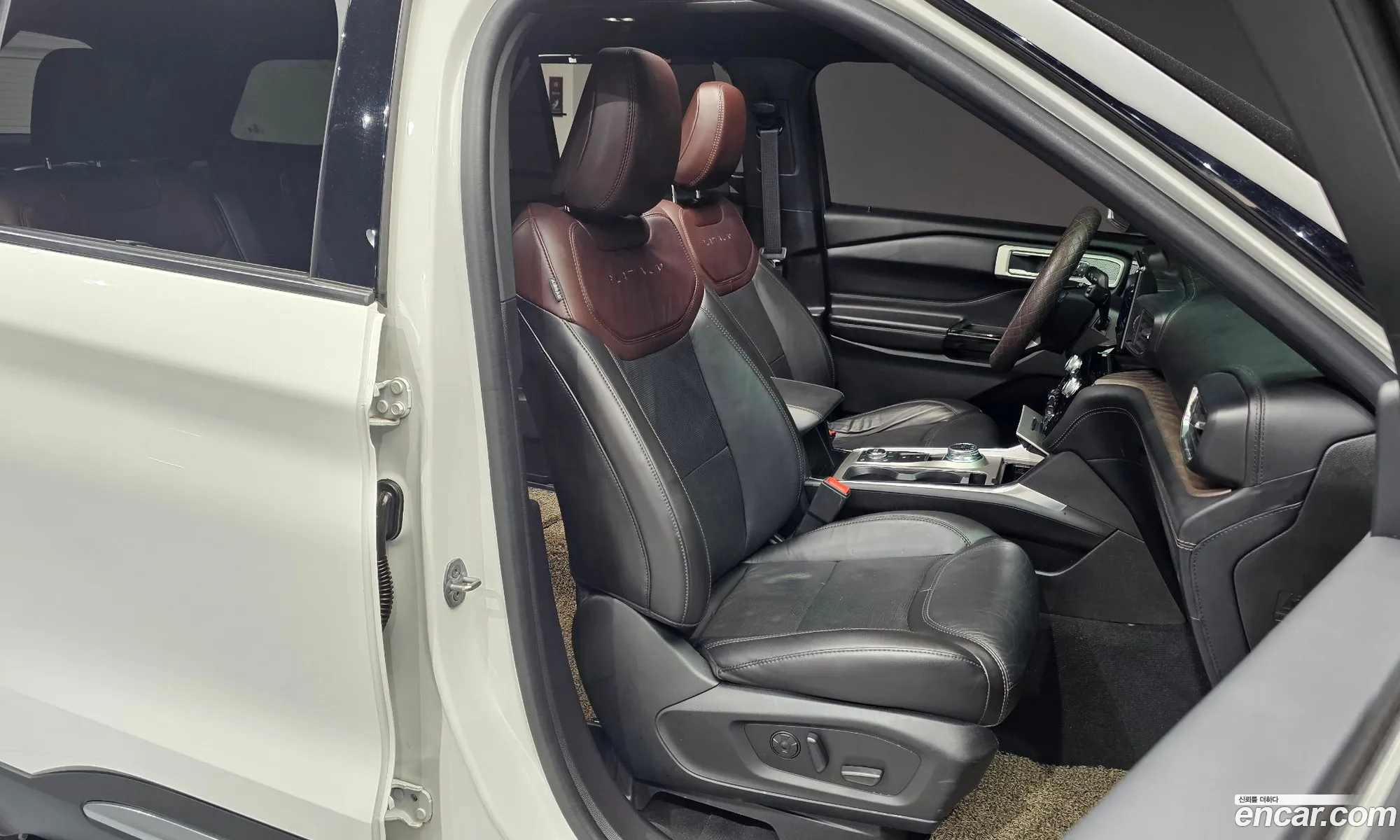 Ford Explorer 6th Gen 2022 — 24