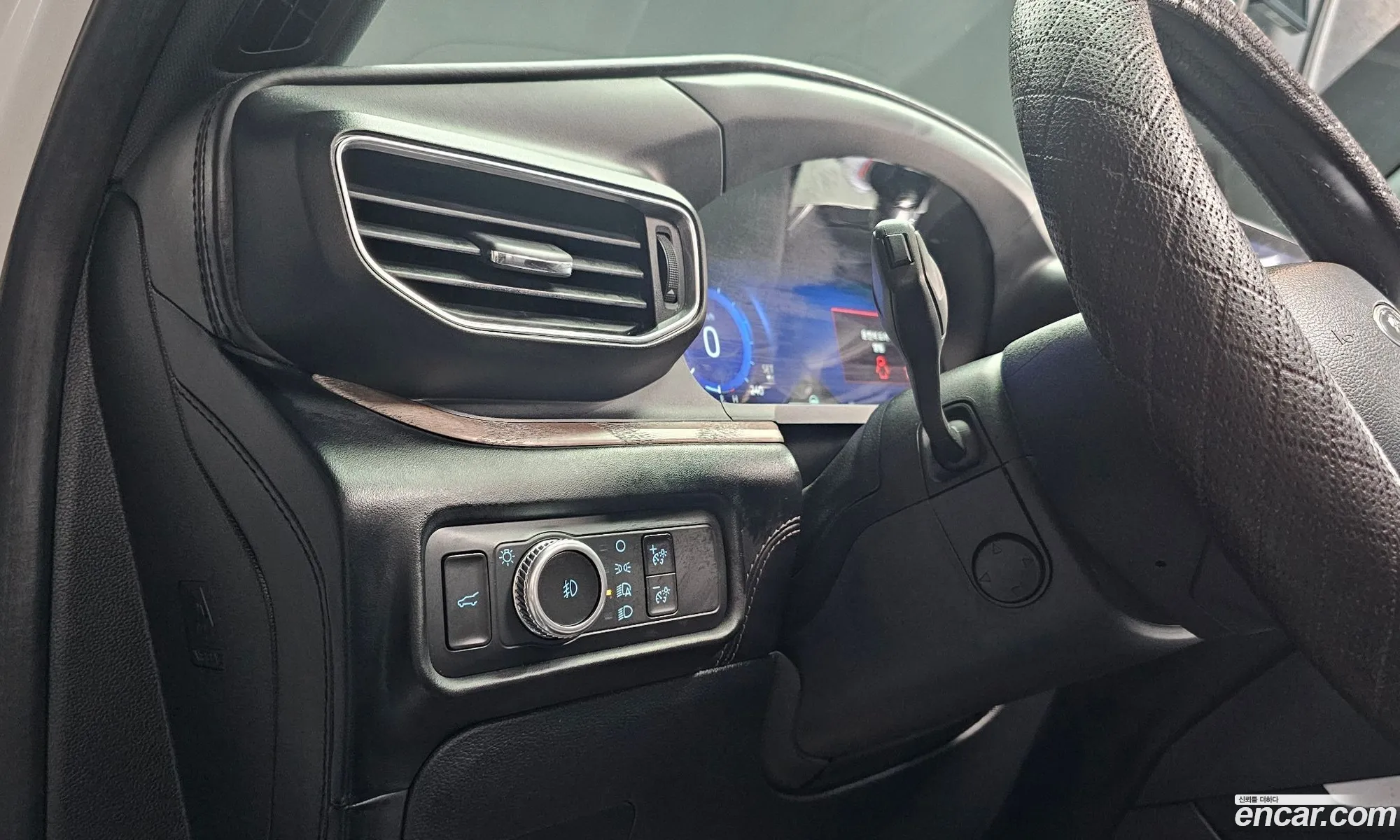 Ford Explorer 6th Gen 2022 — 35