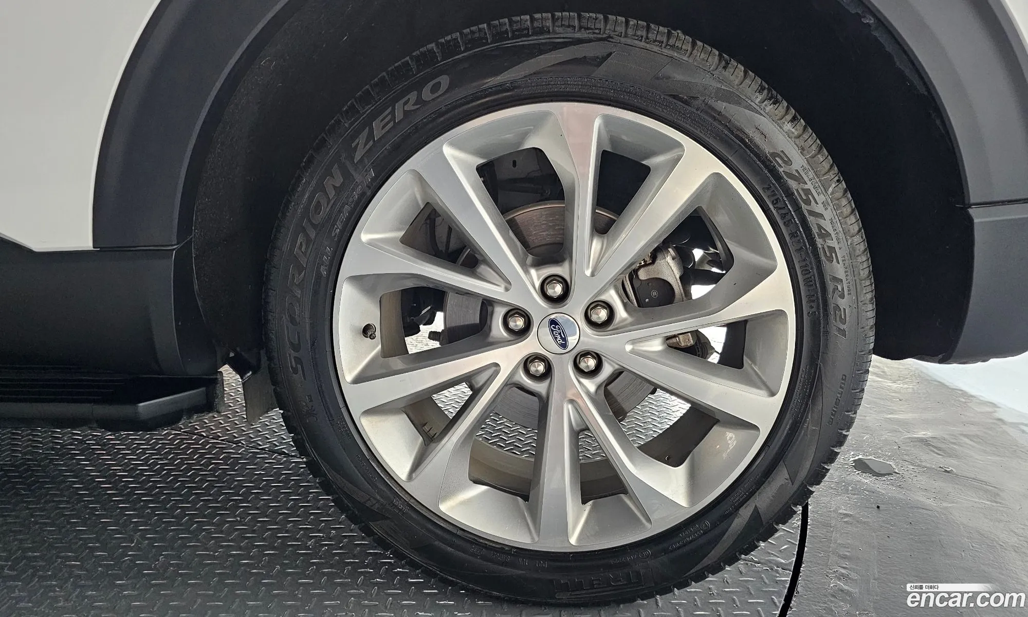 Ford Explorer 6th Gen 2022 — 18