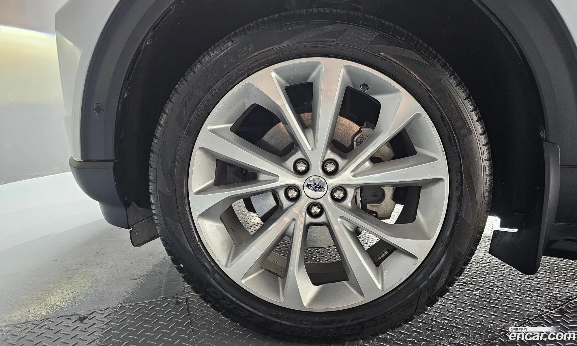 Ford Explorer 6th Gen 2022 — 4
