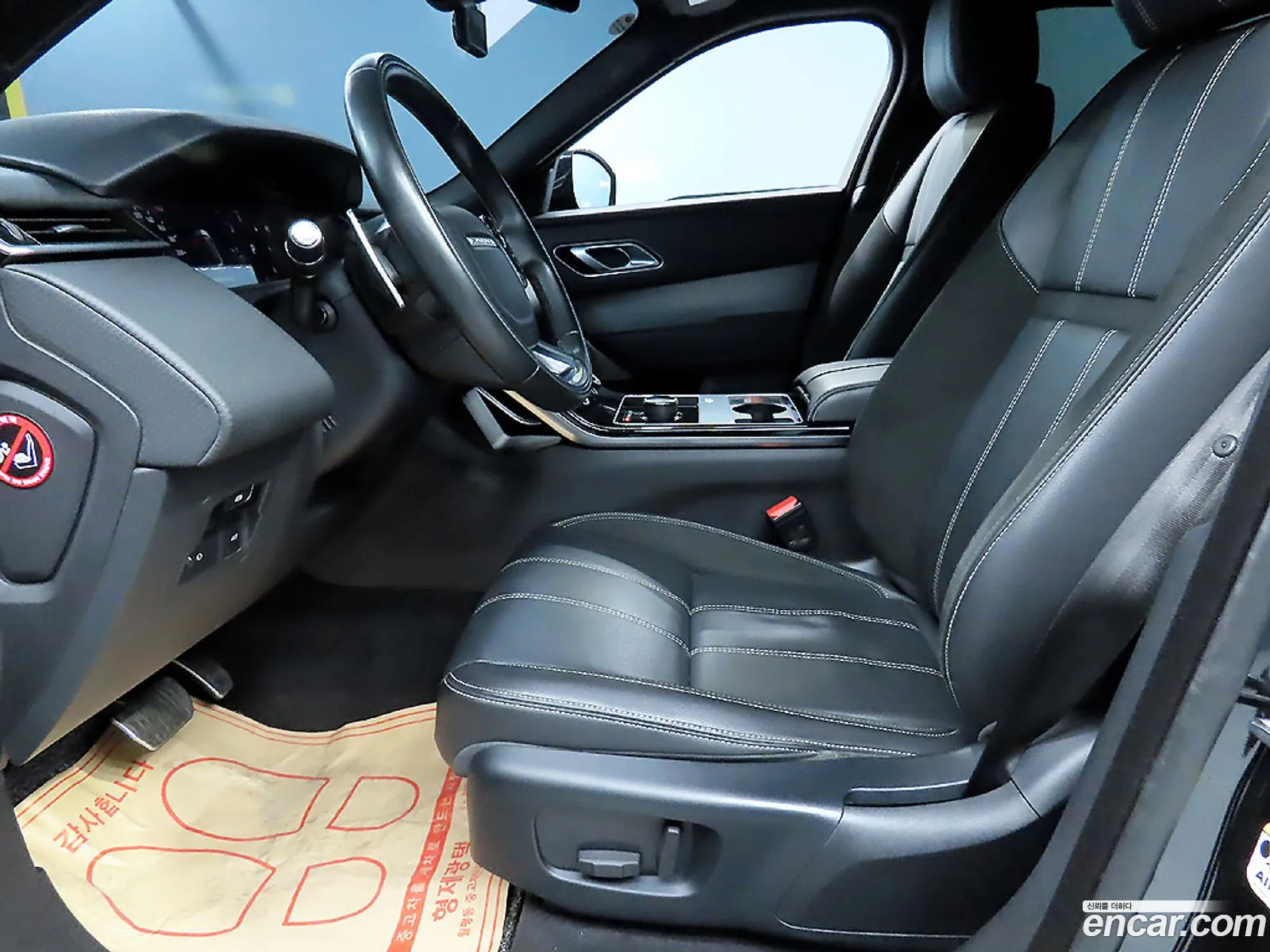 Land Rover Range Rover Velar 2019 — 12
