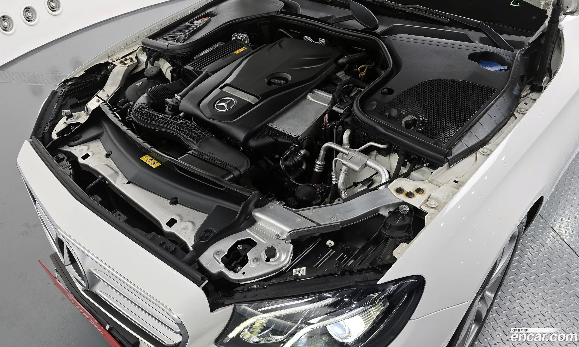 Mercedes-Benz E-Class W213 2018 WDDZF4CB8JA380703 — 14
