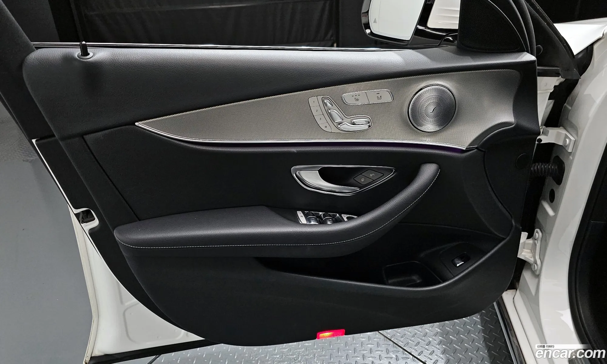 Mercedes-Benz E-Class W213 2018 WDDZF4CB8JA380703 — 22