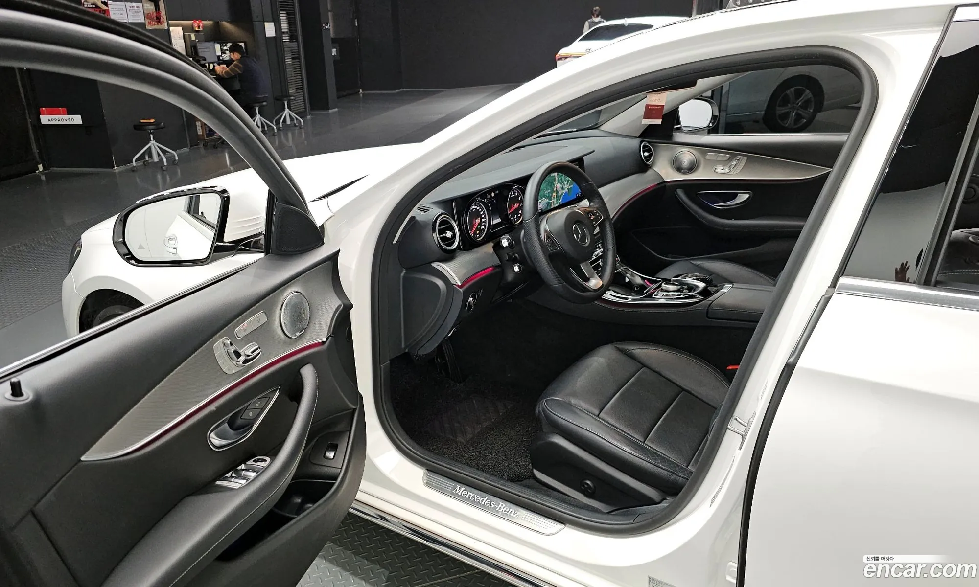 Mercedes-Benz E-Class W213 2018 WDDZF4CB8JA380703 — 12
