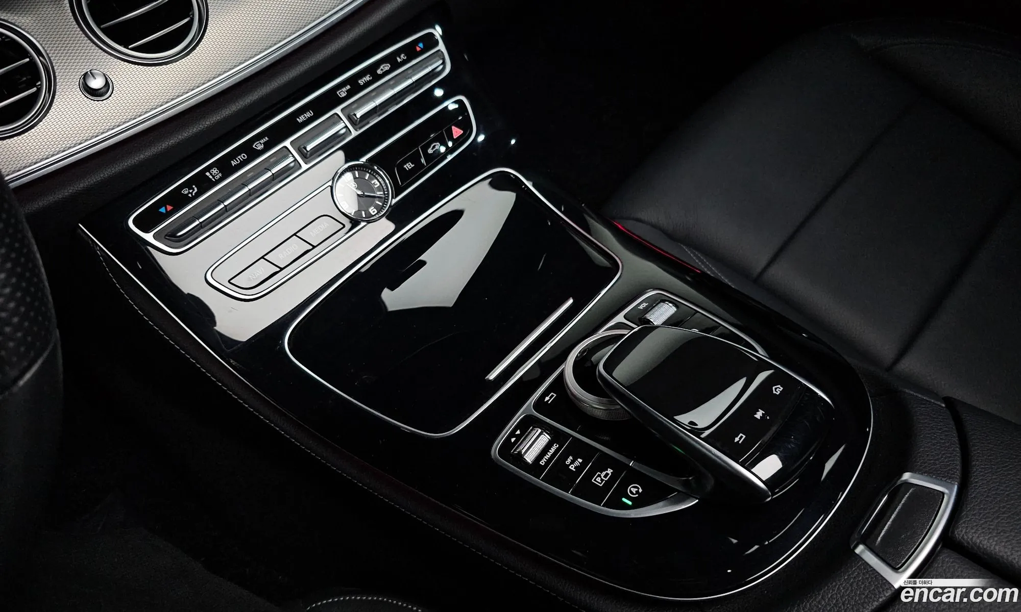 Mercedes-Benz E-Class W213 2018 WDDZF4CB8JA380703 — 26