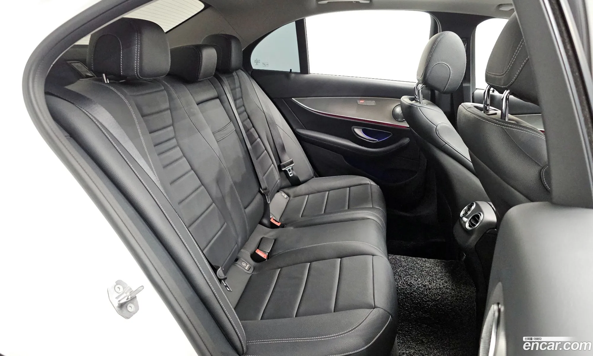 Mercedes-Benz E-Class W213 2018 WDDZF4CB8JA380703 — 30
