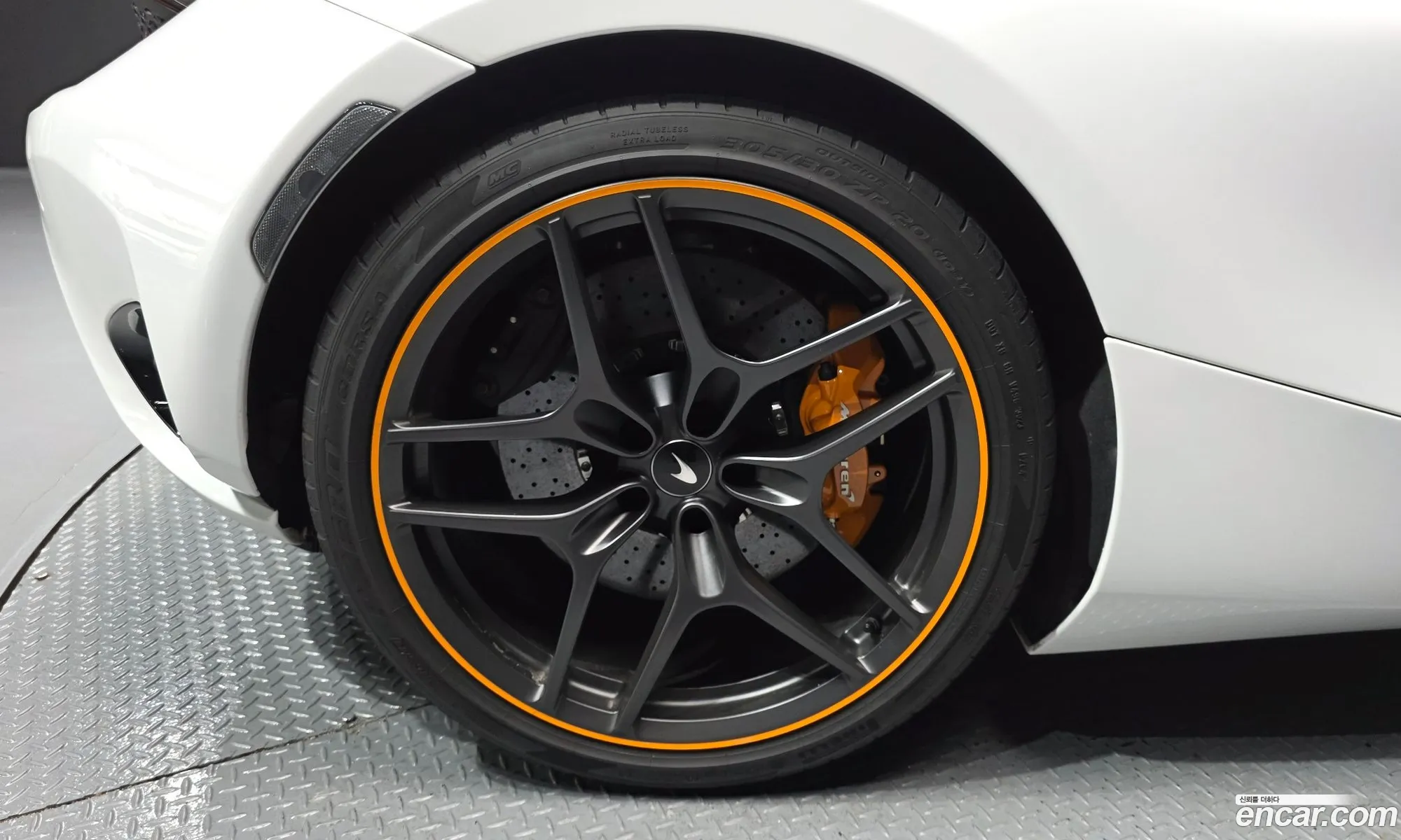 McLaren 750S 2024 SBM14BCB9RW007418 — 18