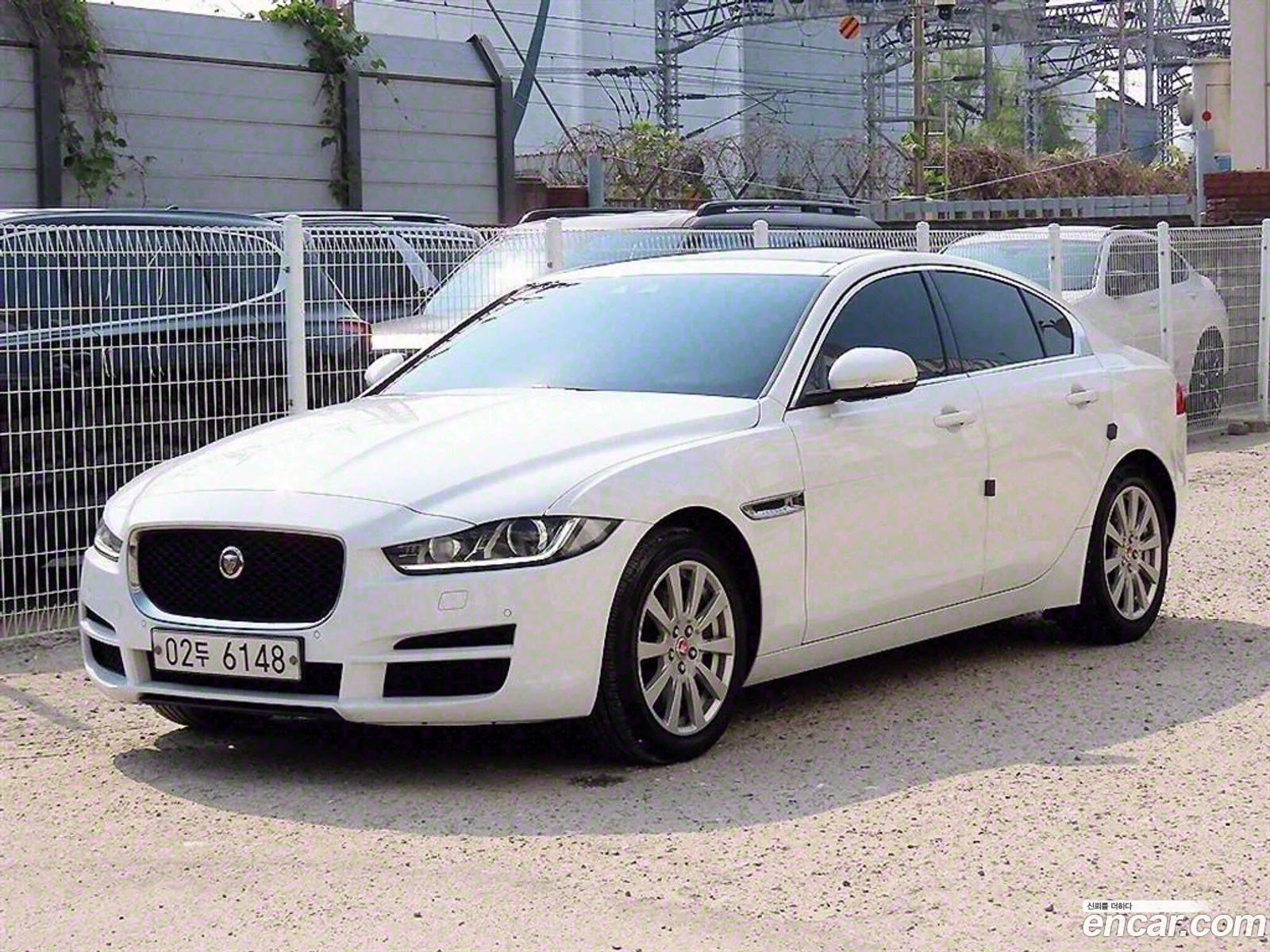 Jaguar XE 2017 — 14