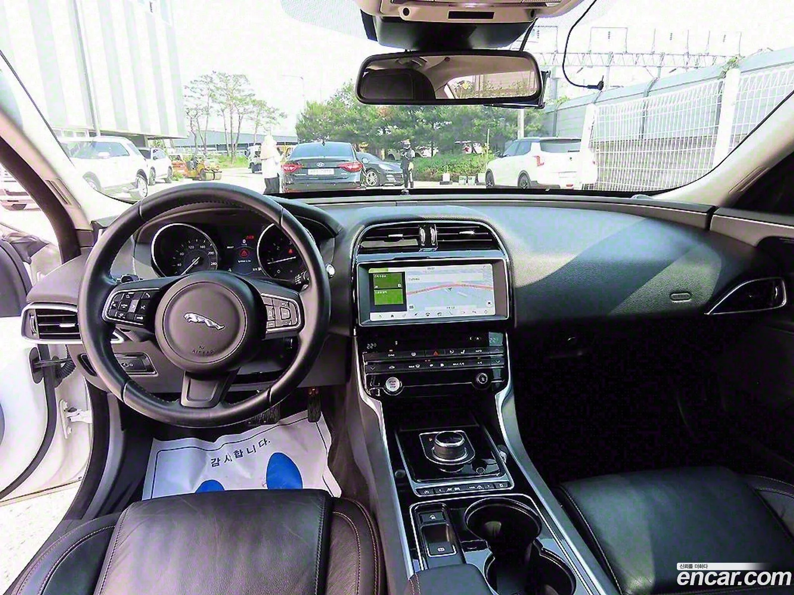 Jaguar XE 2017 — 13