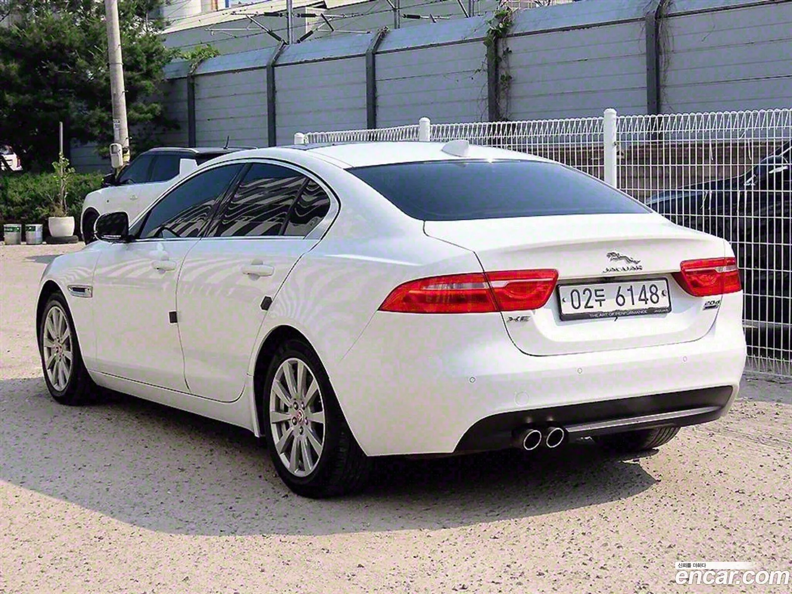 Jaguar XE 2017 — 10