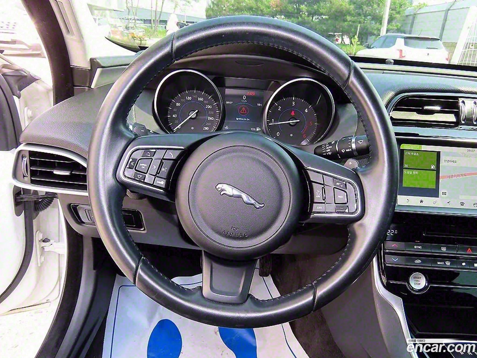 Jaguar XE 2017 — 11