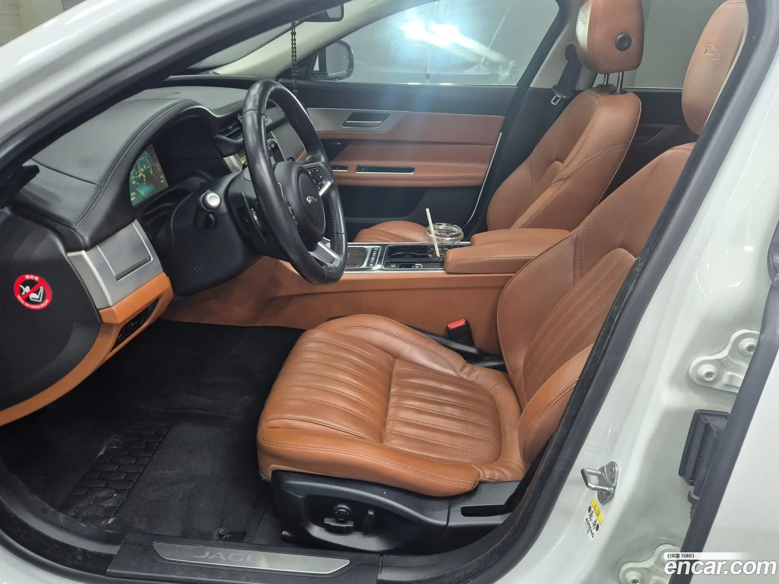Jaguar XF 2017 — 13