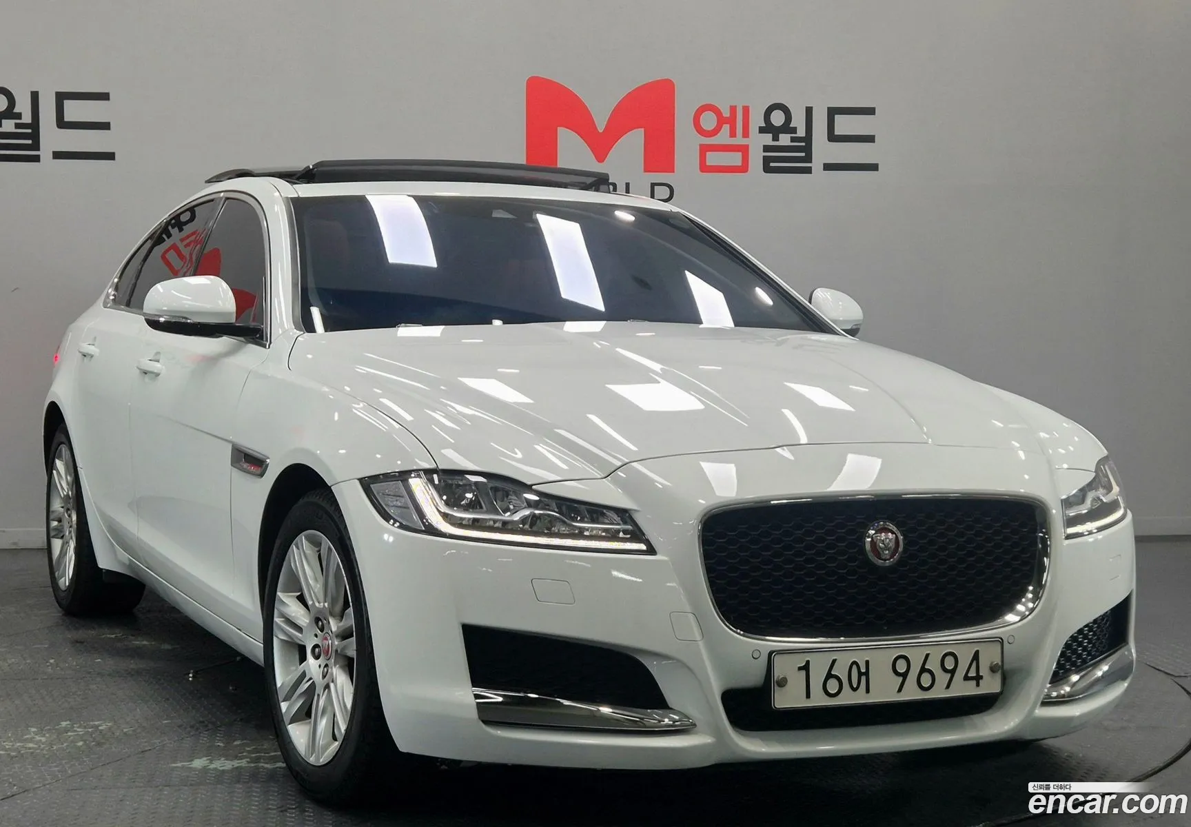 Jaguar XF 2017 — 15