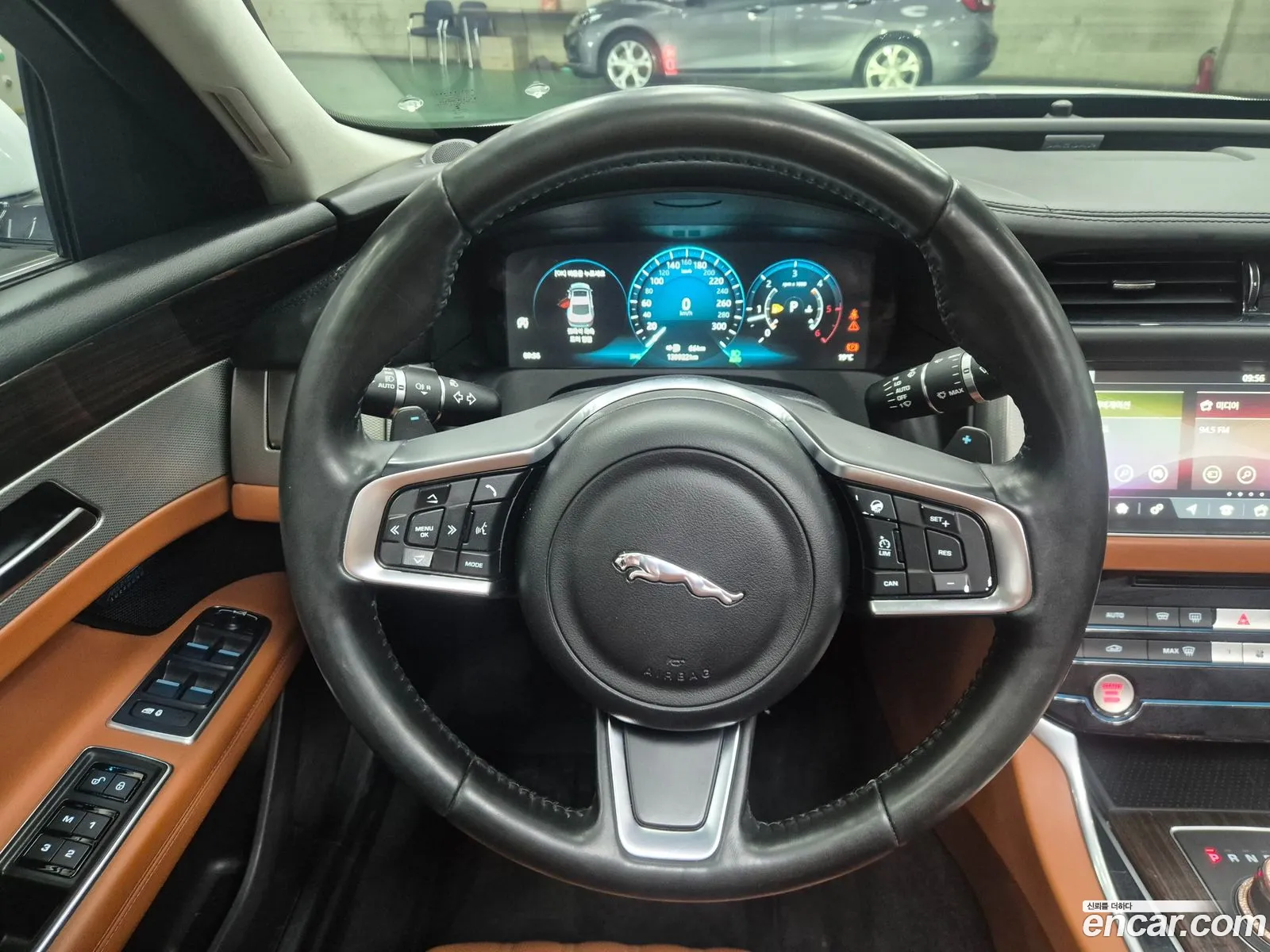 Jaguar XF 2017 — 19