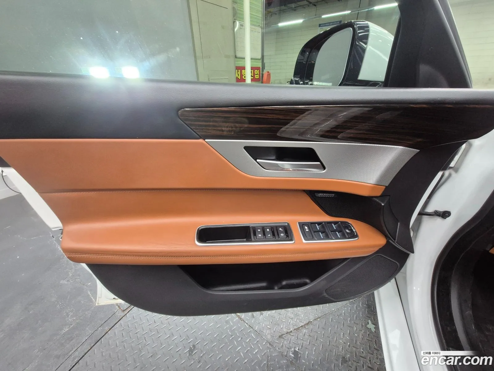 Jaguar XF 2017 — 17