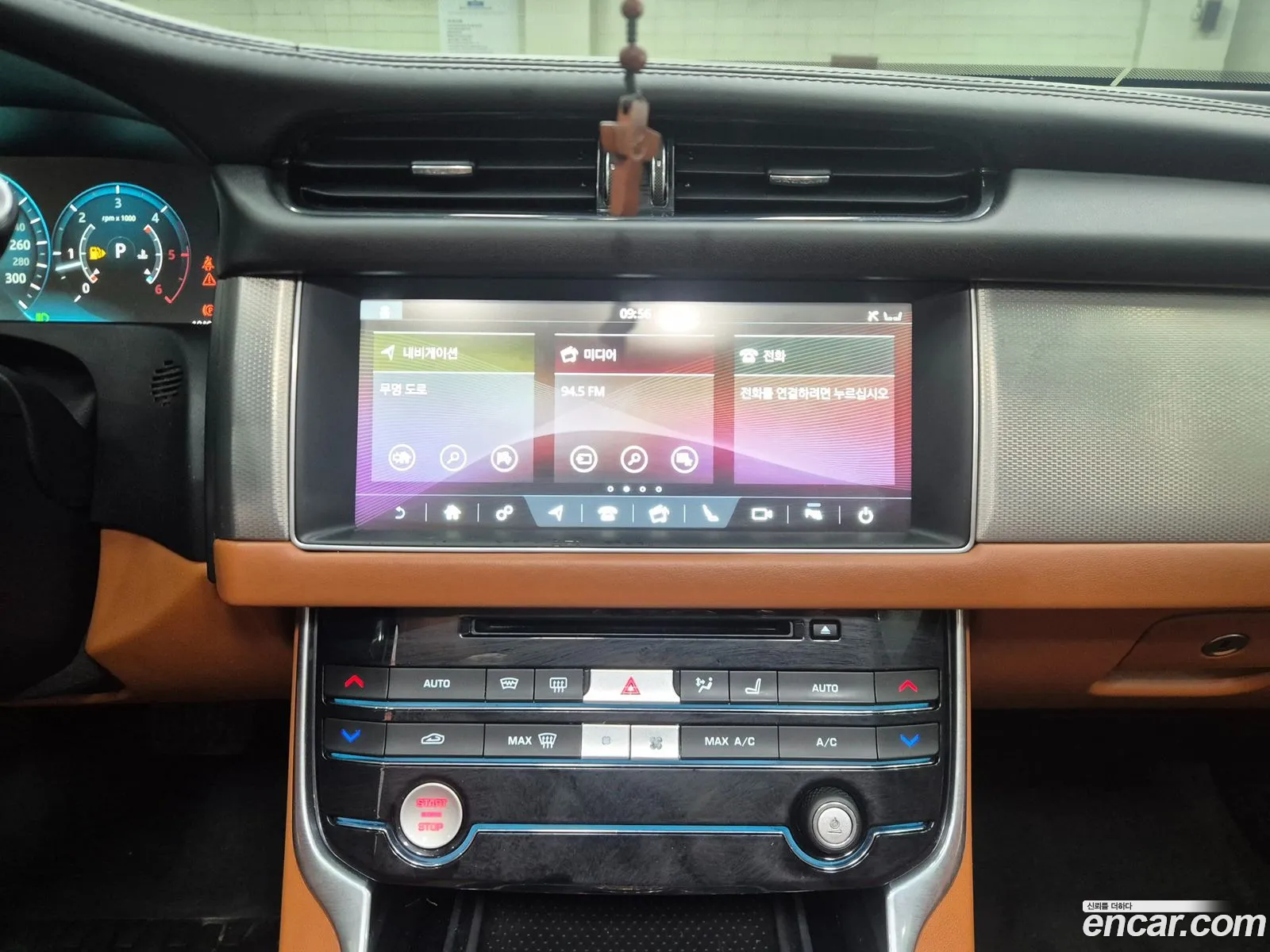 Jaguar XF 2017 — 10