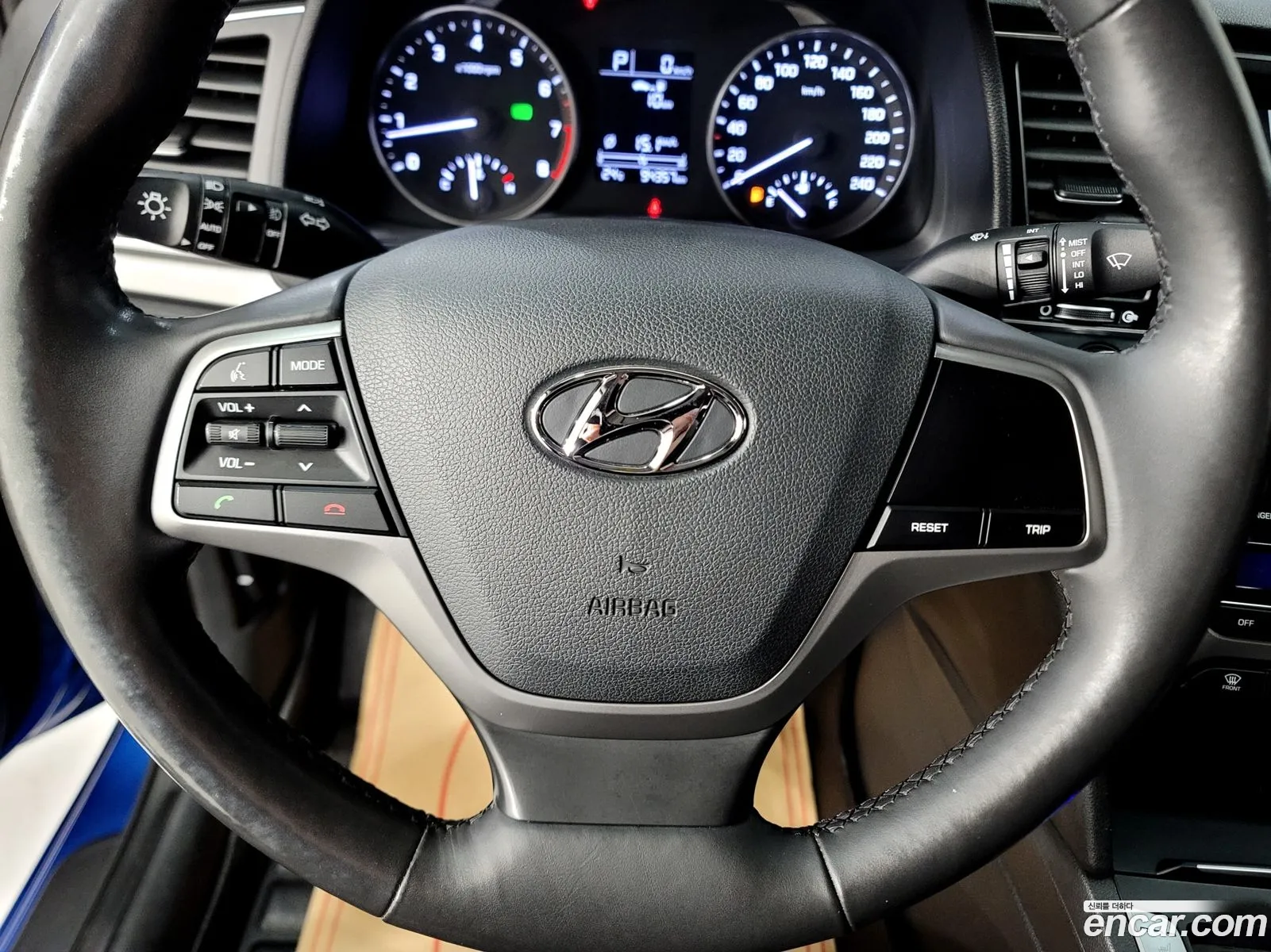 Hyundai Elantra AD 2017 — 13