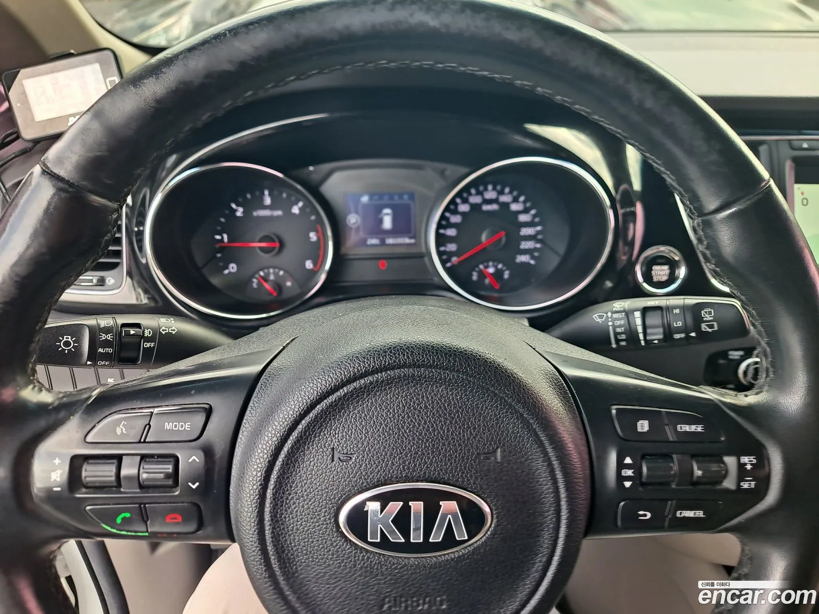 Kia Carnival 2015 — 11
