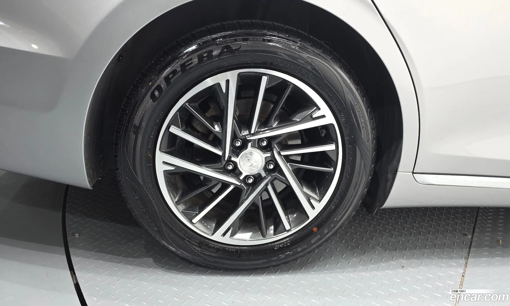 Hyundai Grandeur IG 2020 — 28