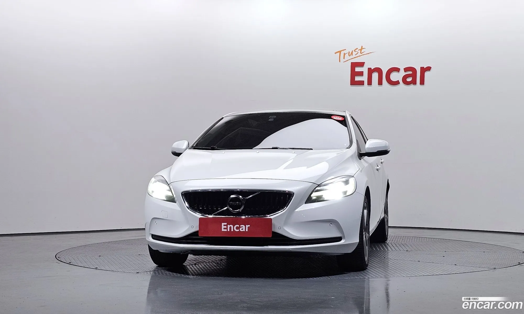 Volvo V40 2018 YV1MV79K0J2480912 — 10