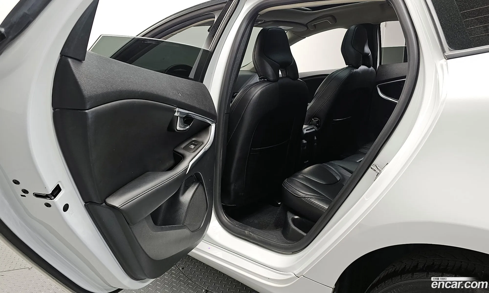 Volvo V40 2018 YV1MV79K0J2480912 — 11