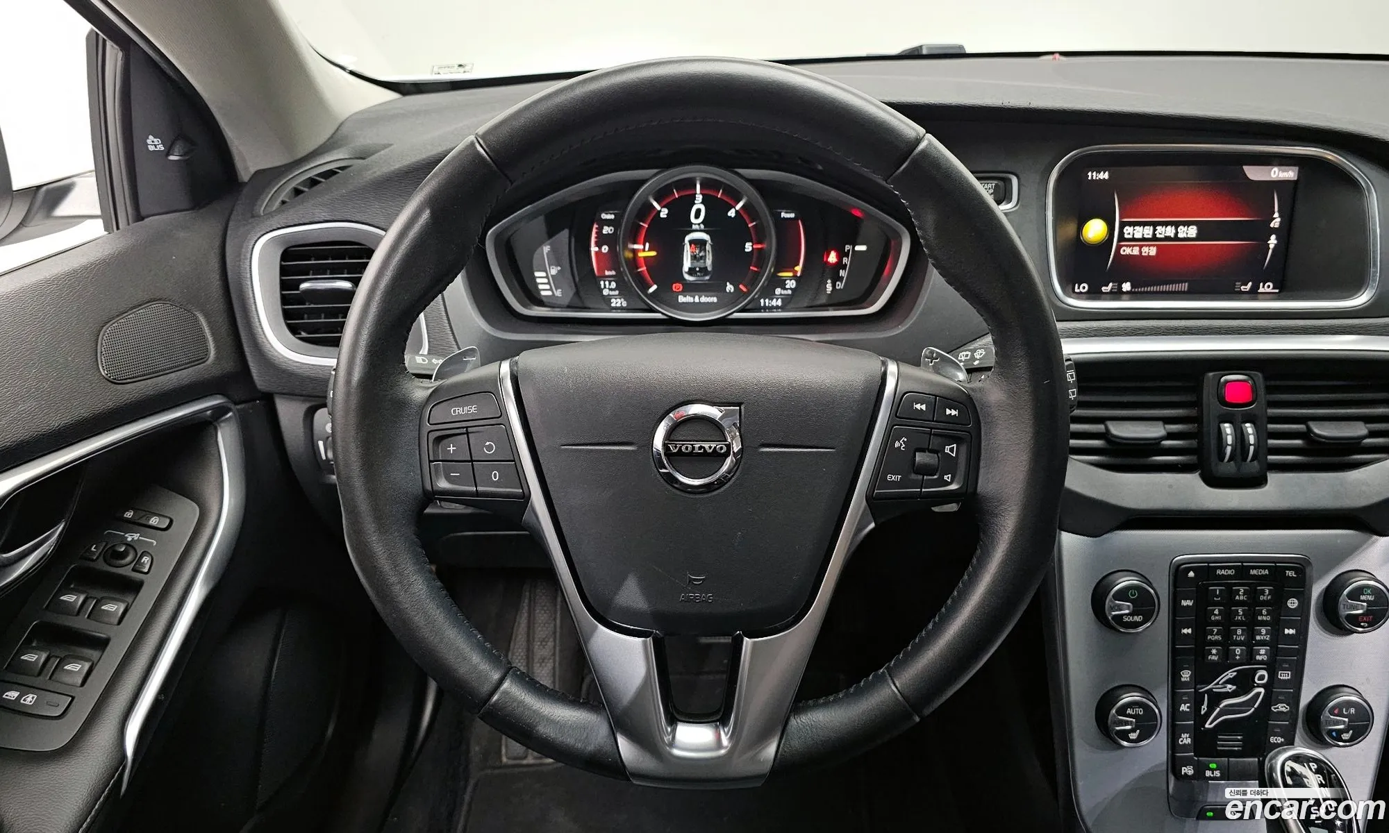 Volvo V40 2018 YV1MV79K0J2480912 — 16