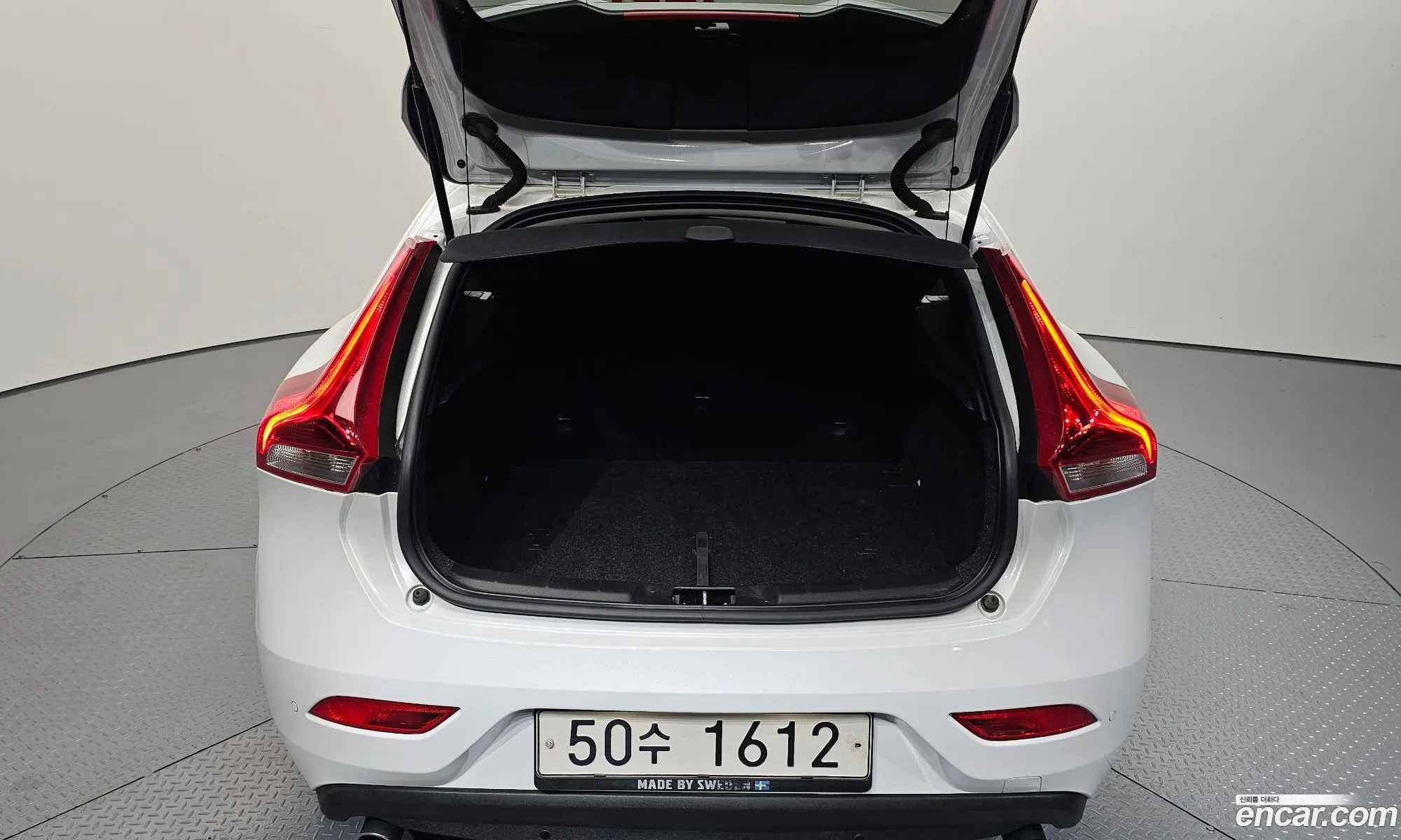 Volvo V40 2018 YV1MV79K0J2480912 — 18