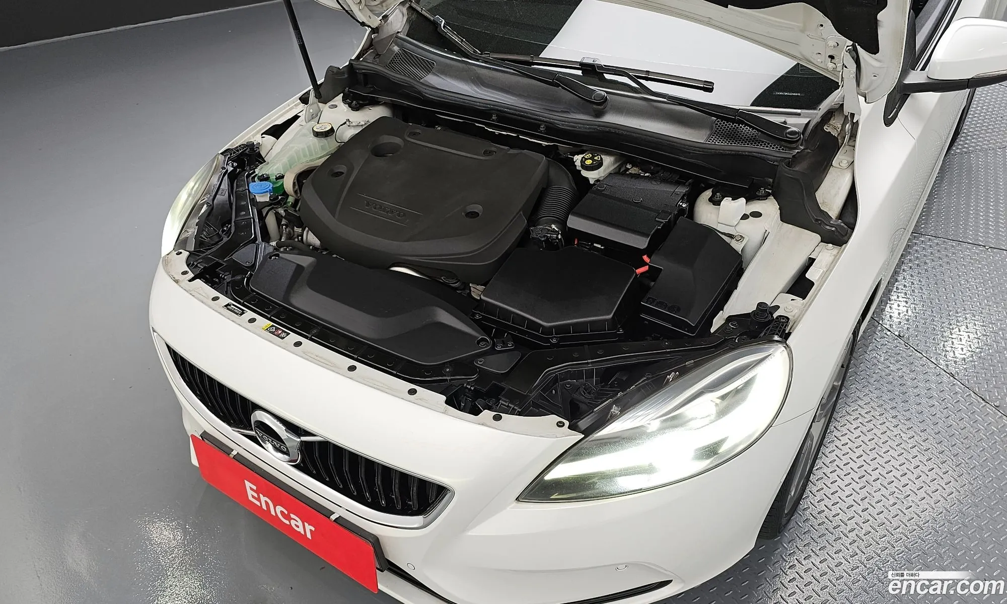 Volvo V40 2018 YV1MV79K0J2480912 — 2