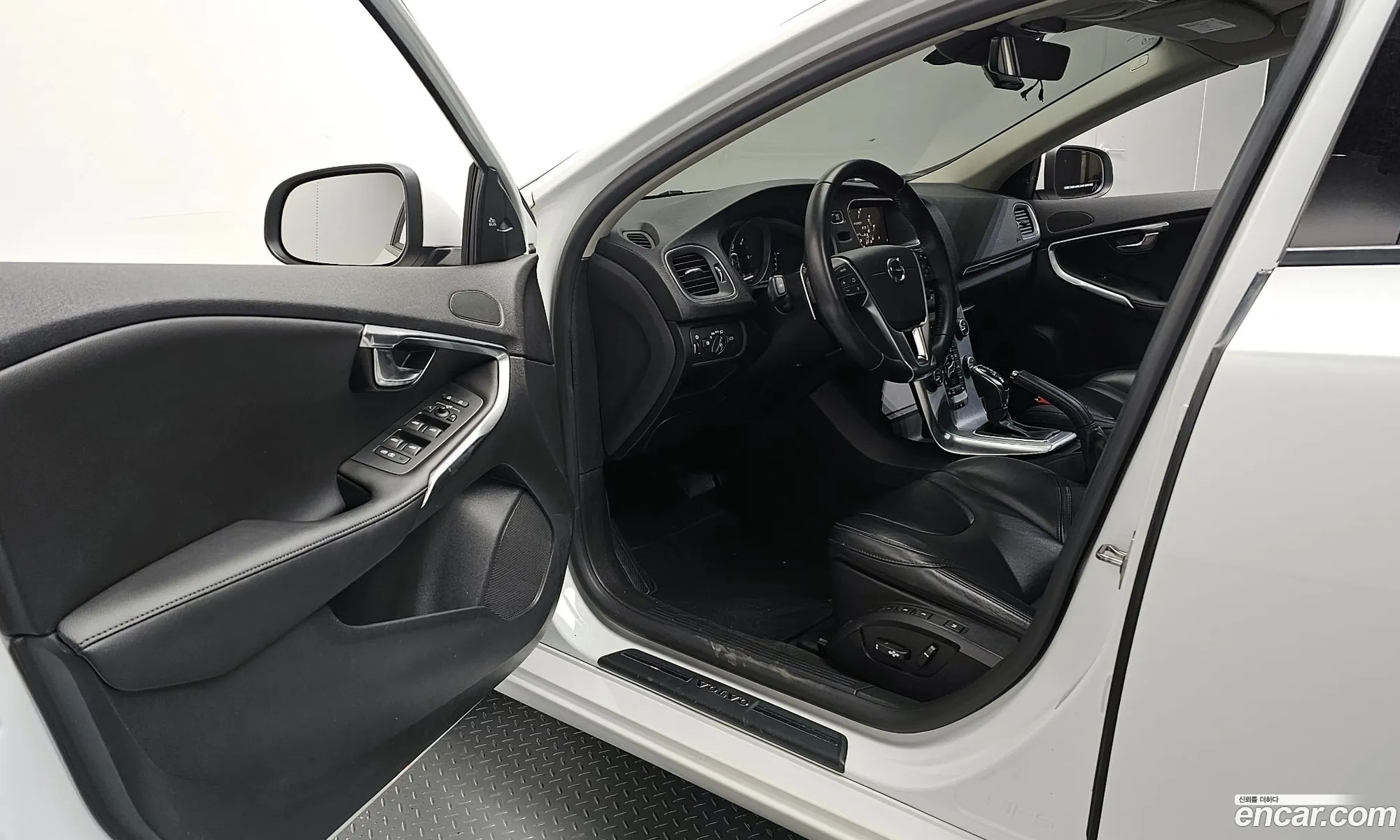 Volvo V40 2018 YV1MV79K0J2480912 — 13
