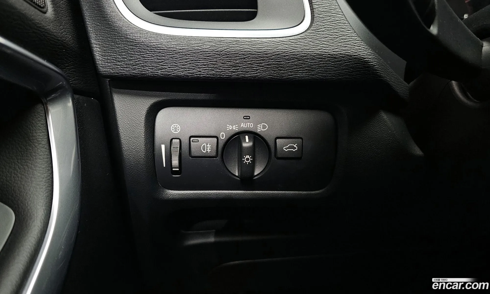 Volvo V40 2018 YV1MV79K0J2480912 — 12