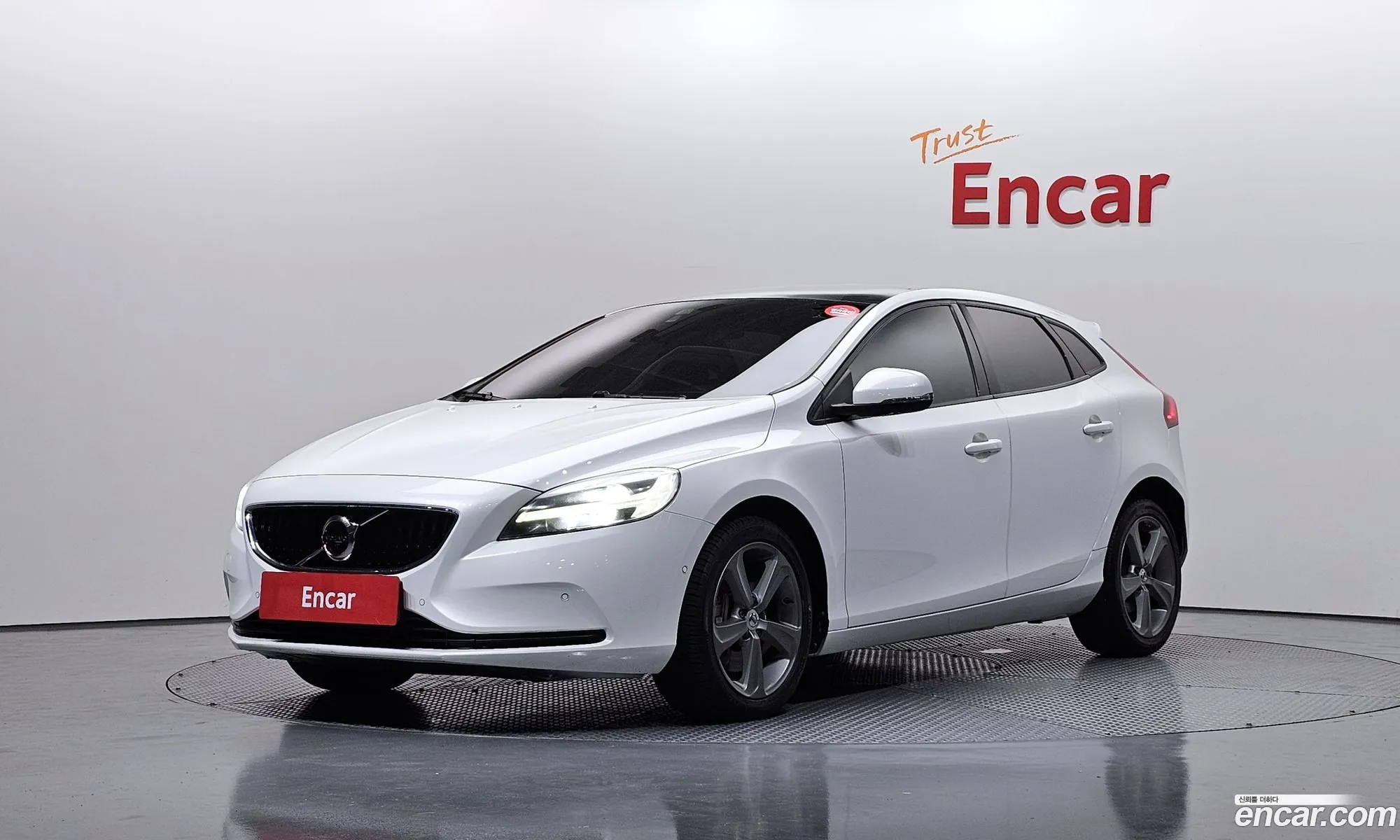 Volvo V40 2018 YV1MV79K0J2480912 — 3