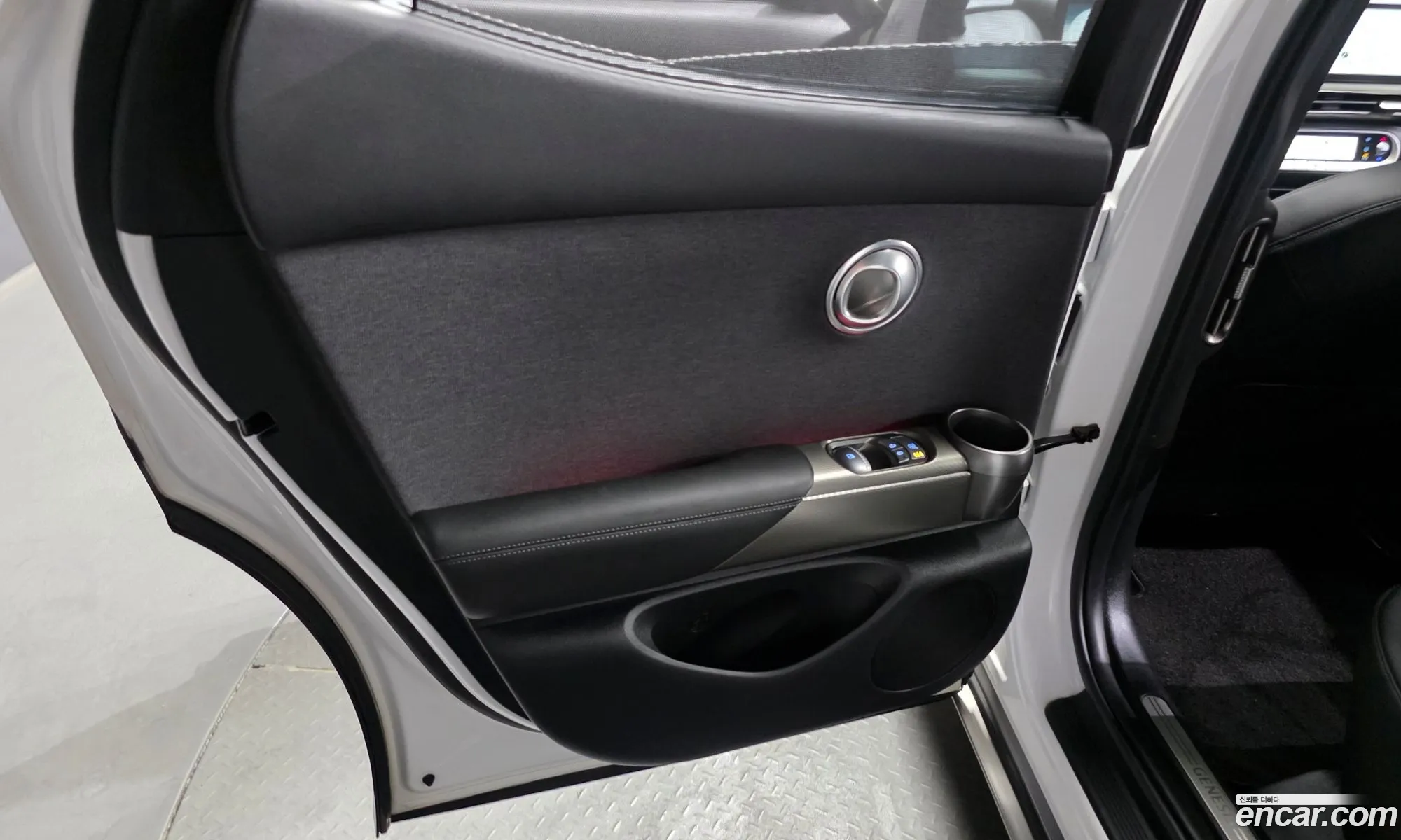 Genesis GV60 2022 — 28