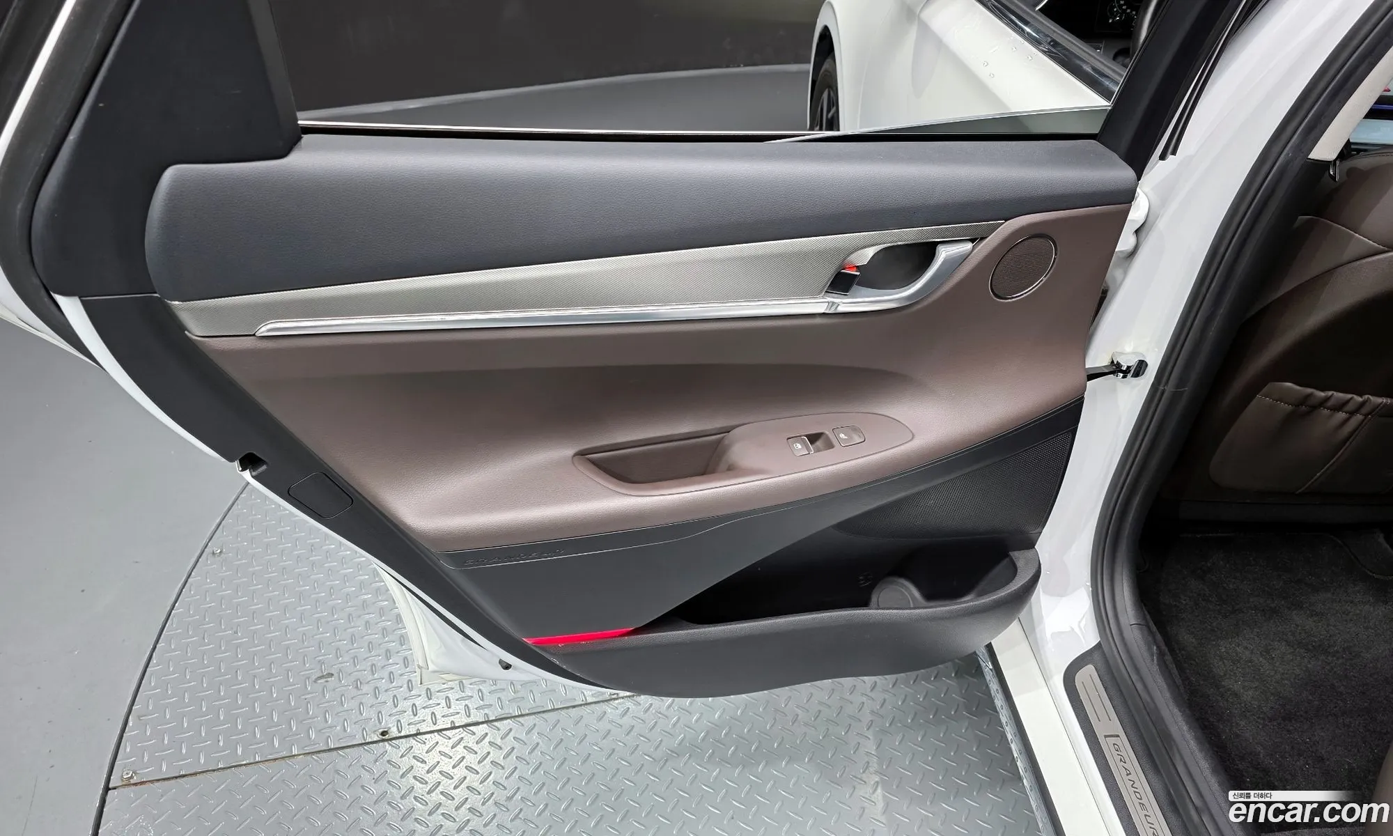 Hyundai Grandeur IG Hybrid 2020 — 28