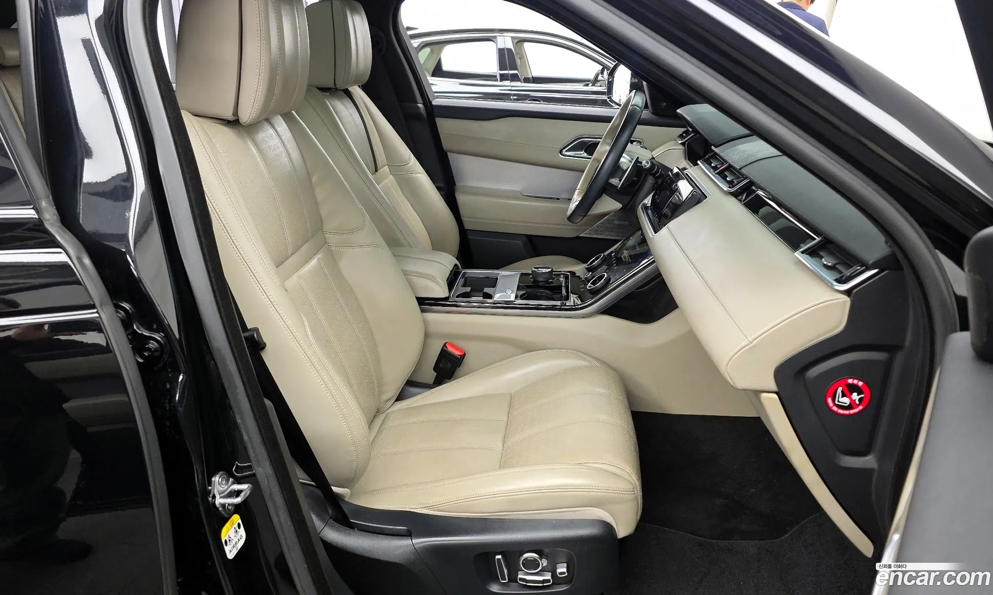 Land Rover Range Rover Velar 2018 — 12
