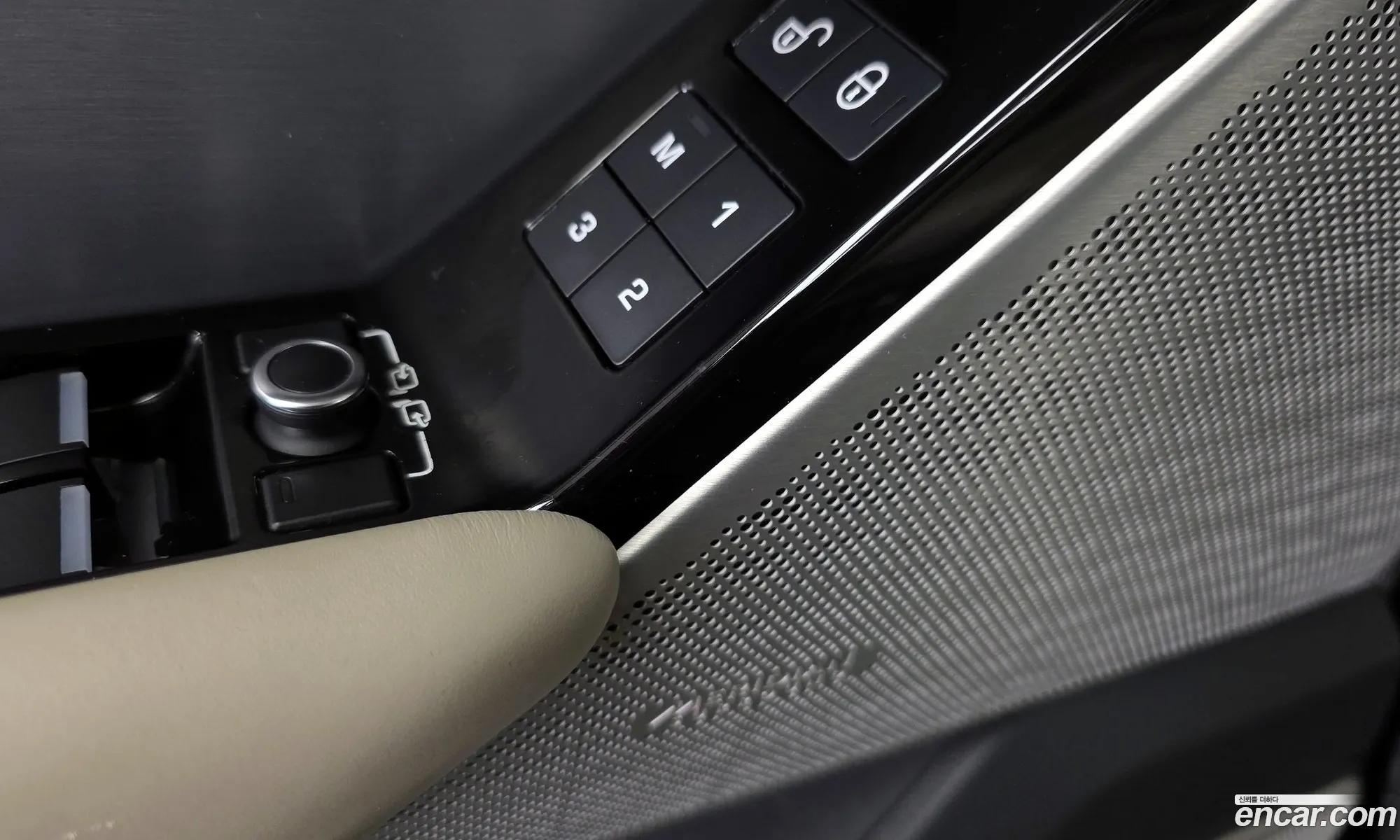Land Rover Range Rover Velar 2018 — 32