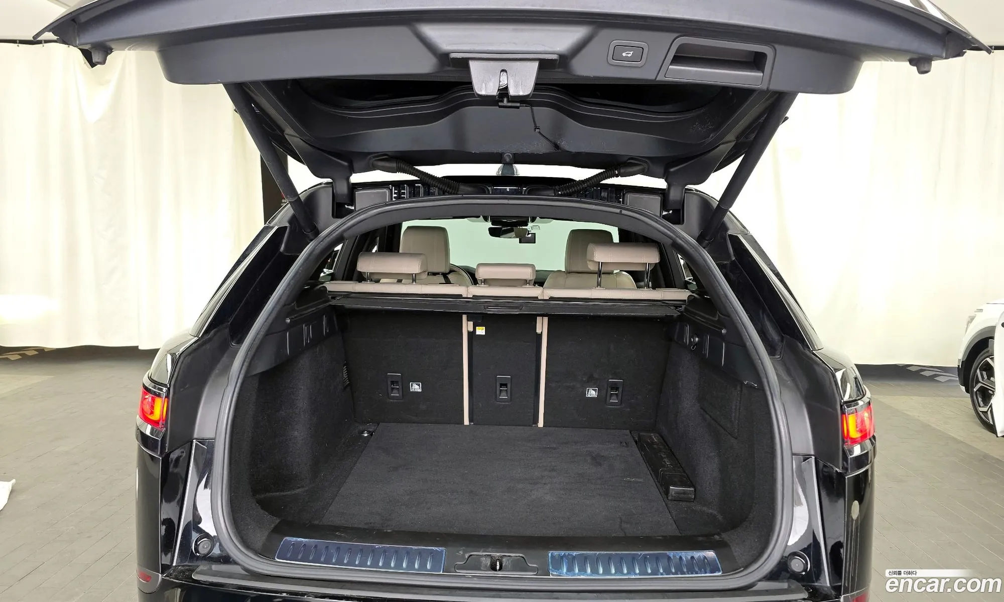 Land Rover Range Rover Velar 2018 — 27