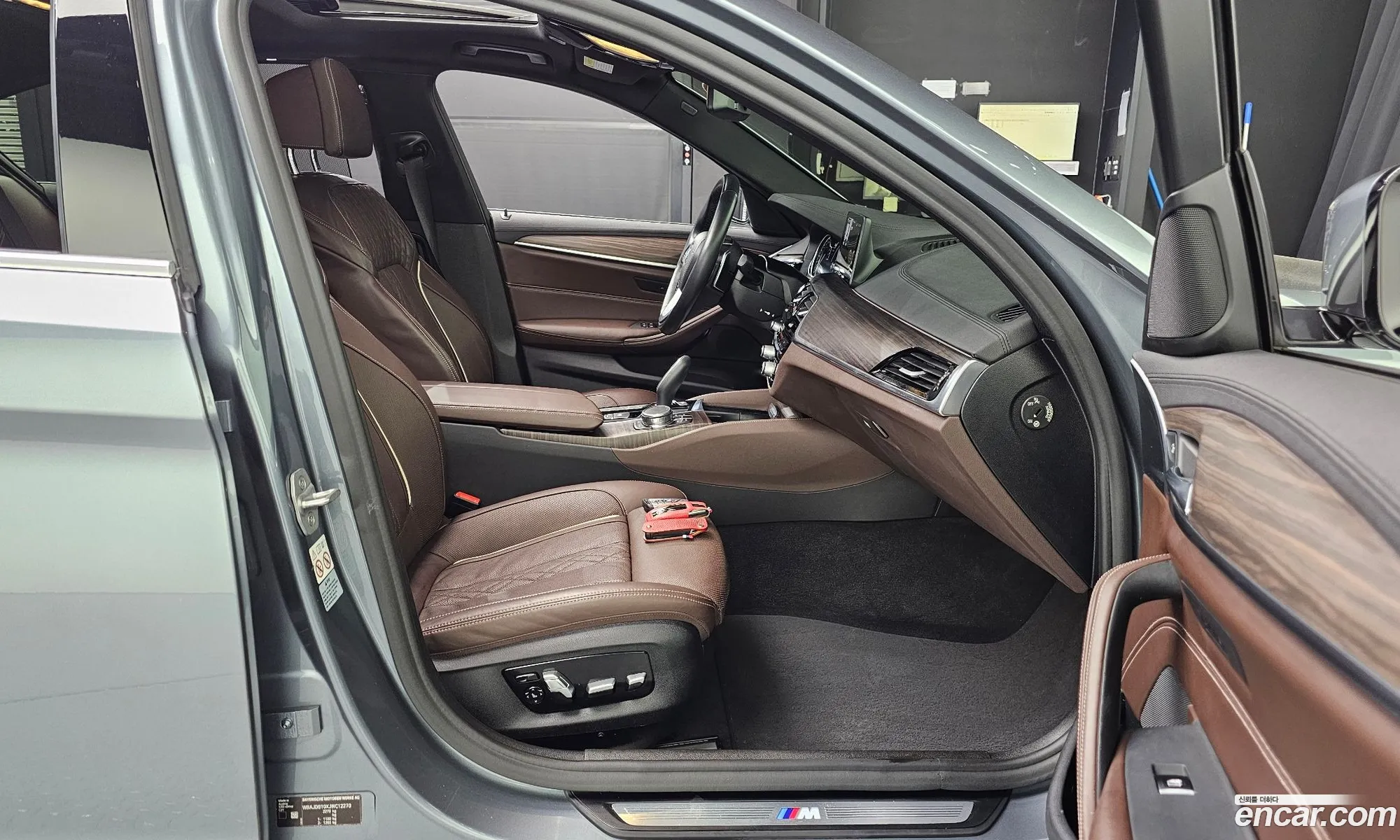 BMW 5 Series 2018 WBAJD910XJWC12270 — 18