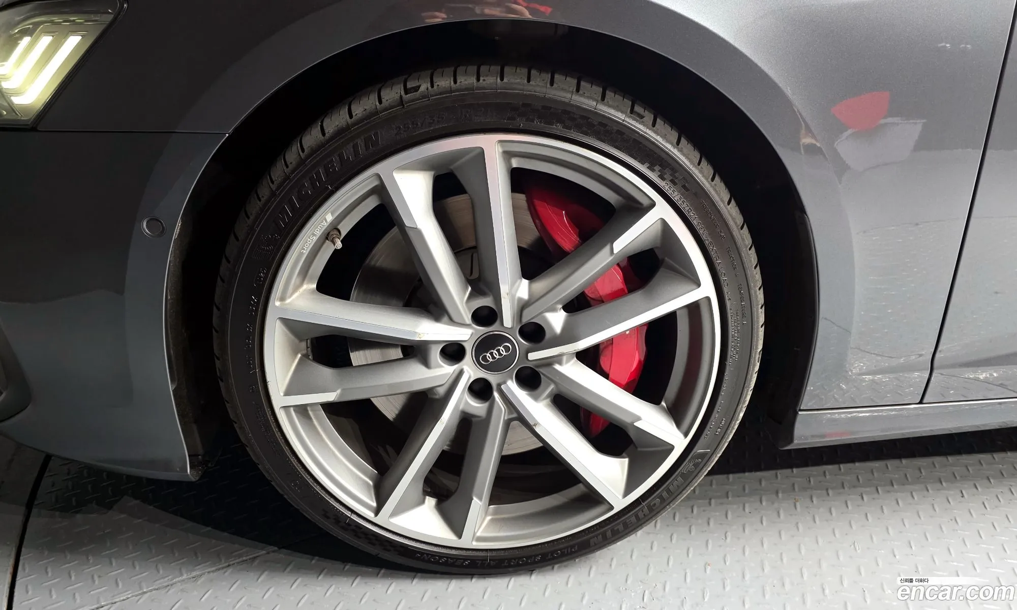 Audi S6 2021 WAUZZZF23MN004320 — 3