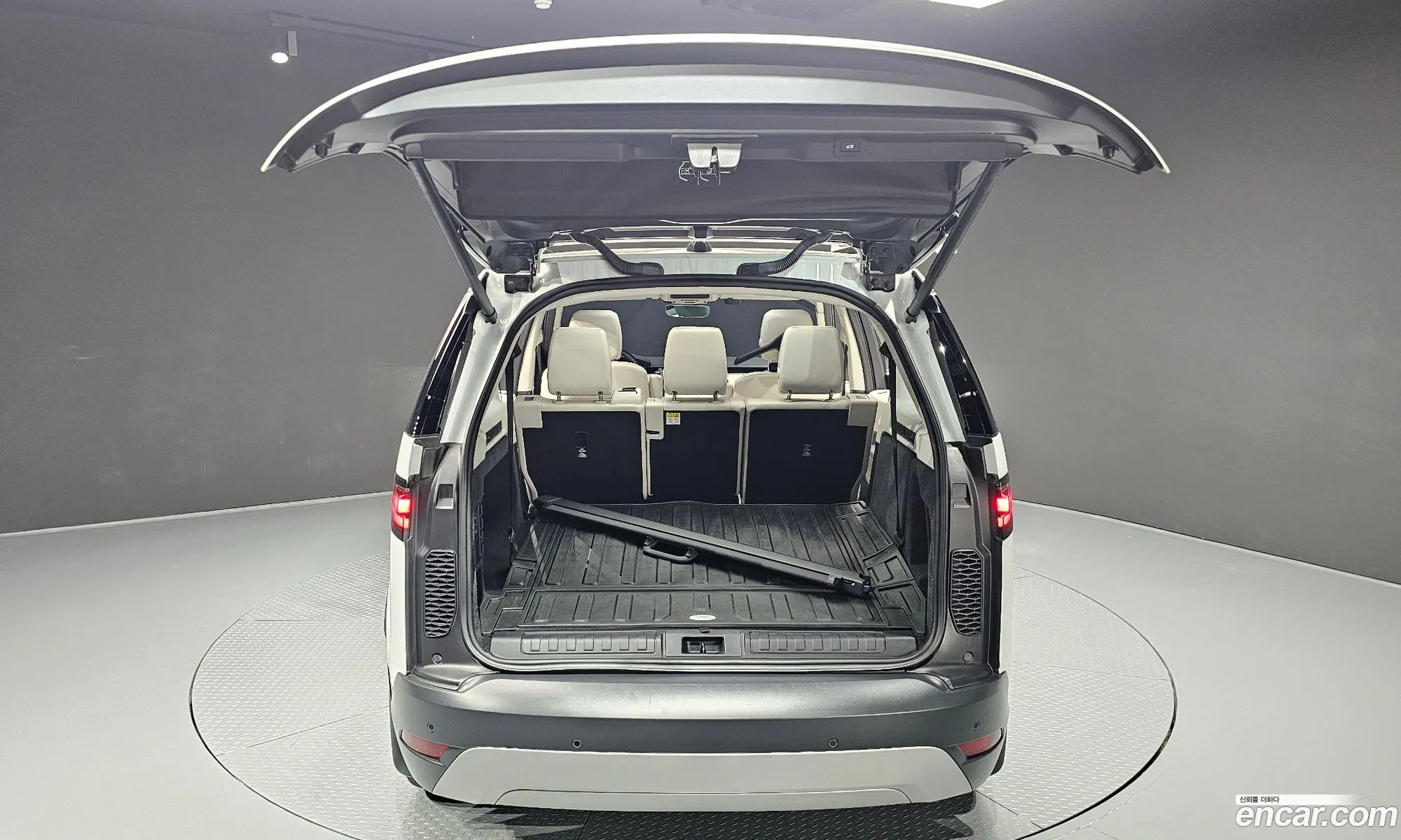 Land Rover Discovery 5 2025 — 17