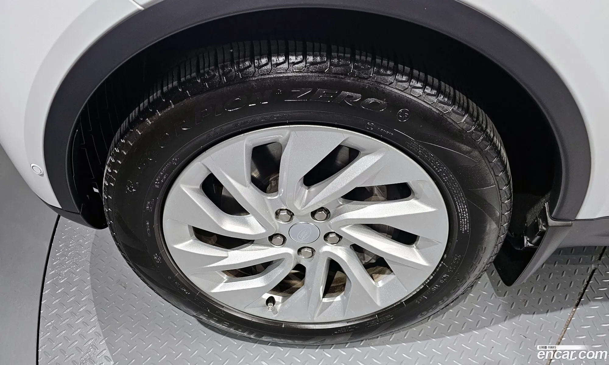 Land Rover Discovery 5 2025 — 11