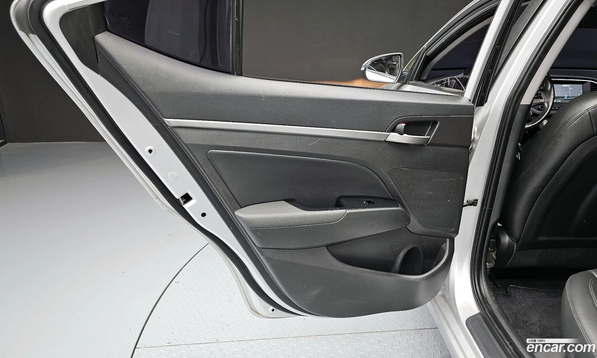 Hyundai Elantra AD 2016 — 5