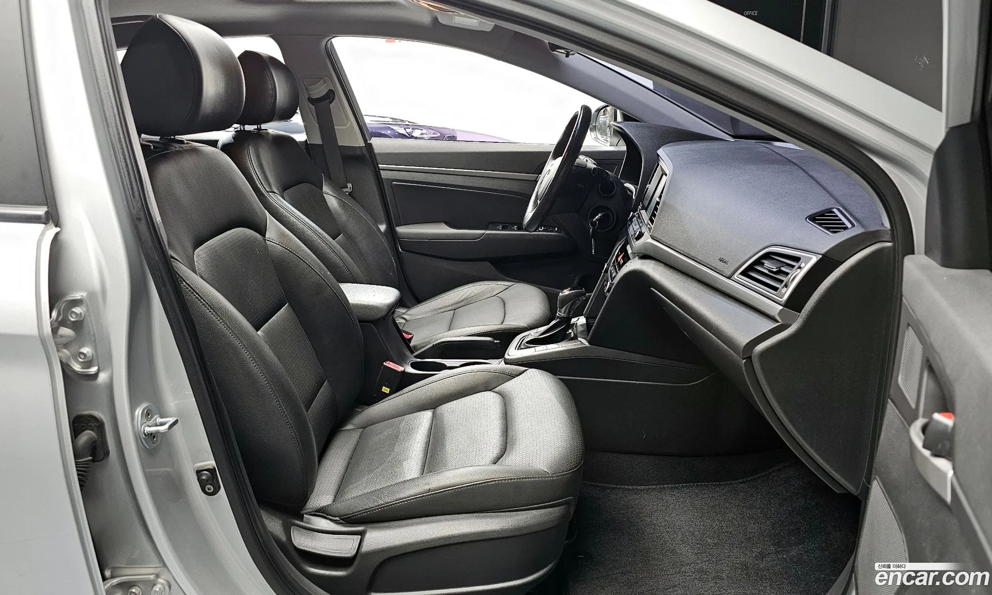 Hyundai Elantra AD 2016 — 24